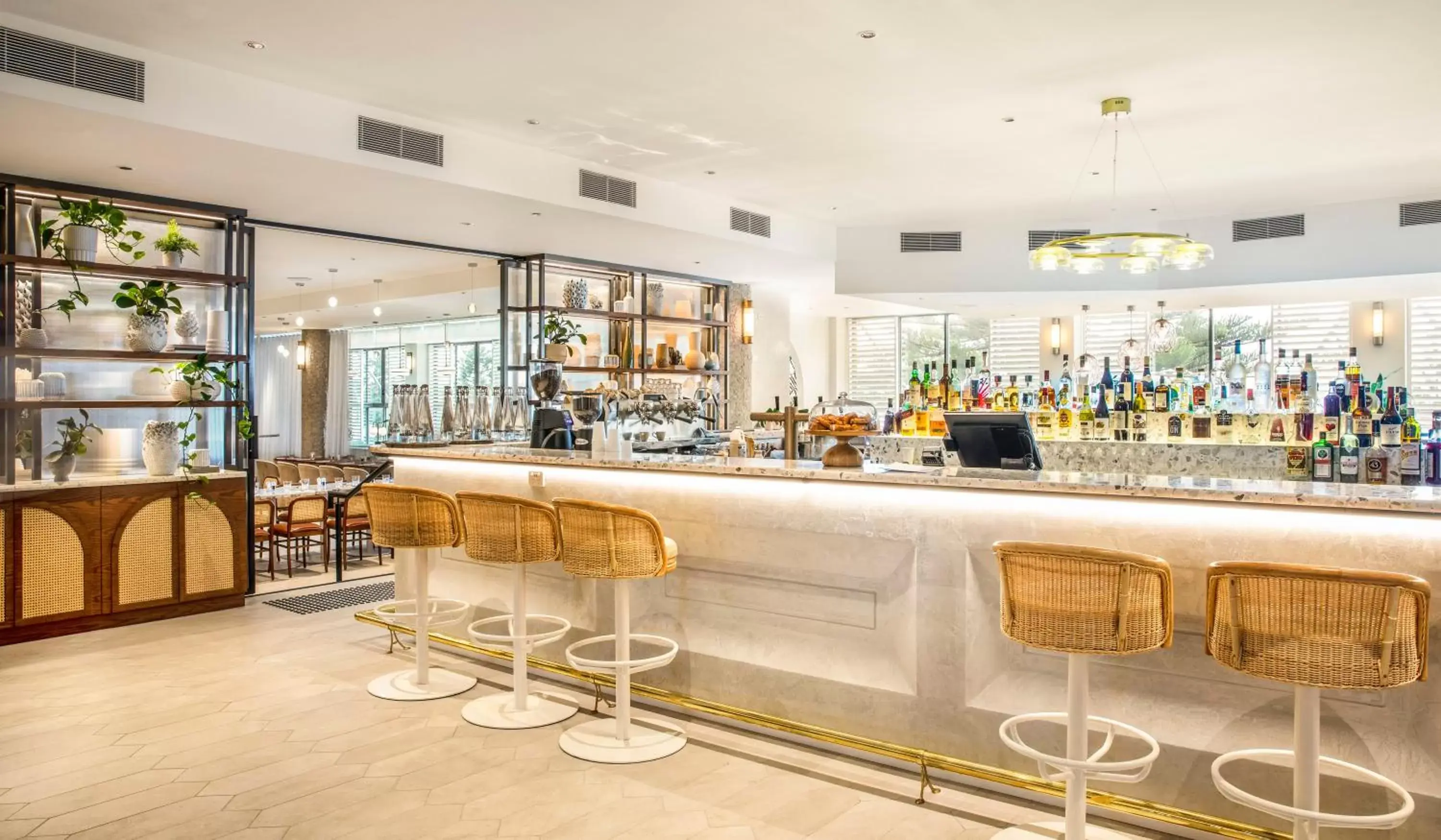 Lounge or bar, Lounge/Bar in Crowne Plaza Sydney Coogee Beach, an IHG Hotel