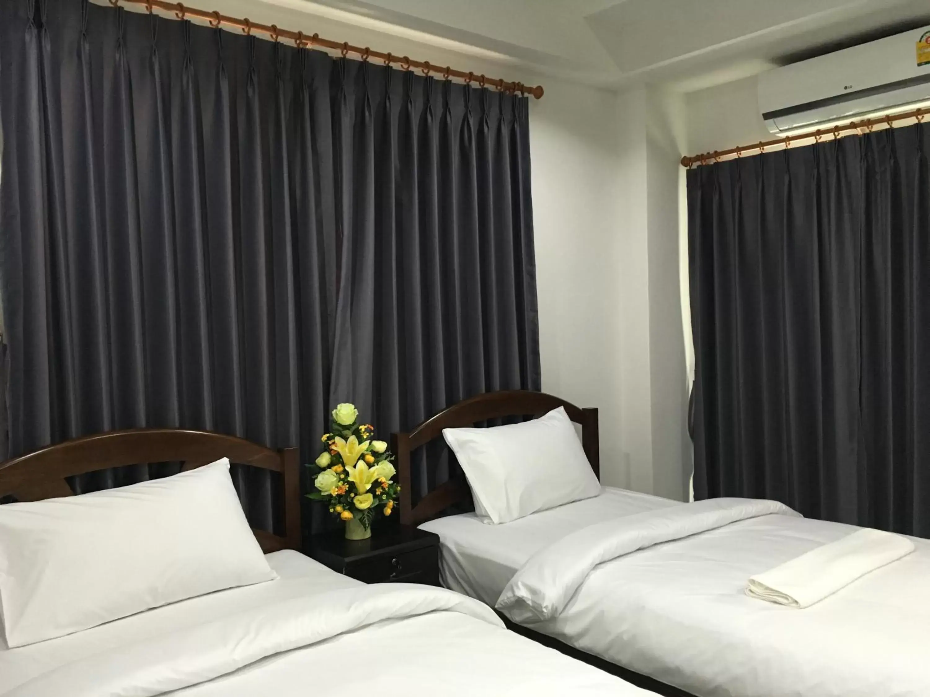 Photo of the whole room, Bed in Baan Samrarn Photo of the whole room, Bed in Baan Samrarn