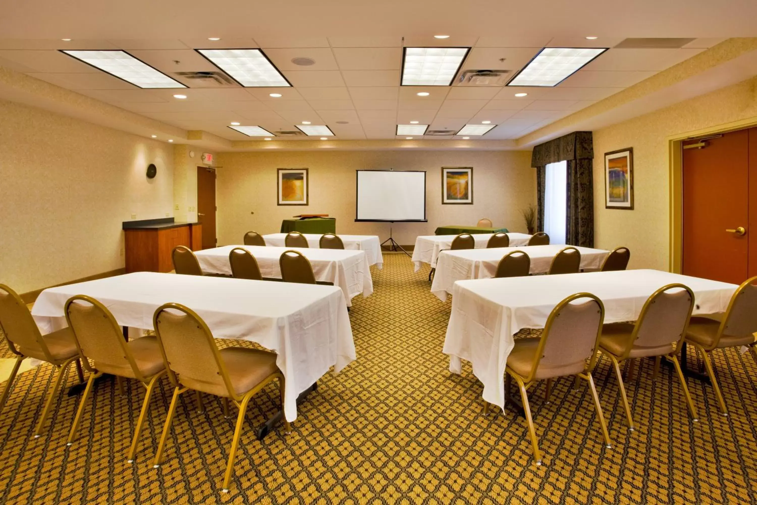Meeting/conference room in Holiday Inn Express Lake Okeechobee, an IHG Hotel
