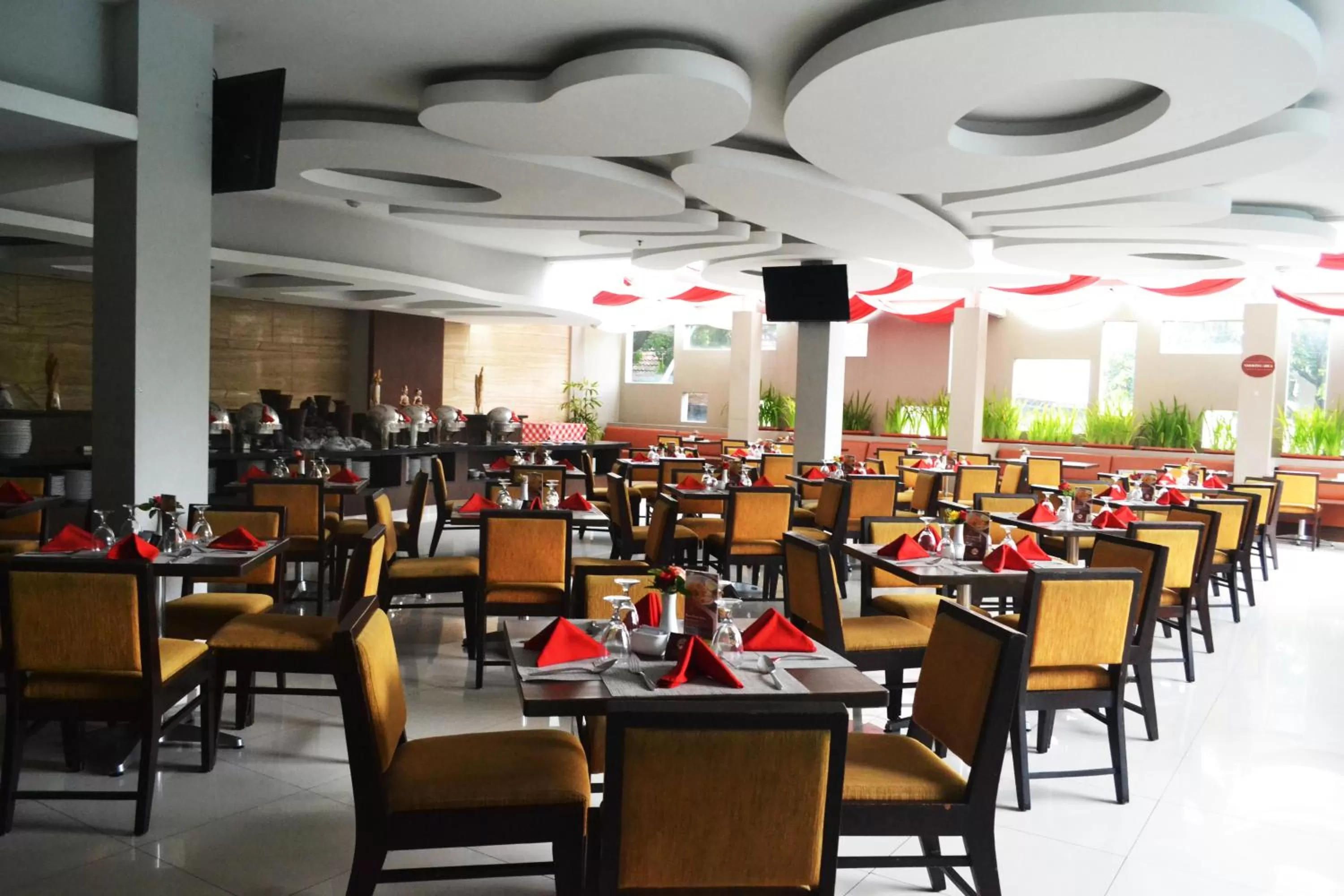 Restaurant/places to eat in Grand Cakra Hotel Malang