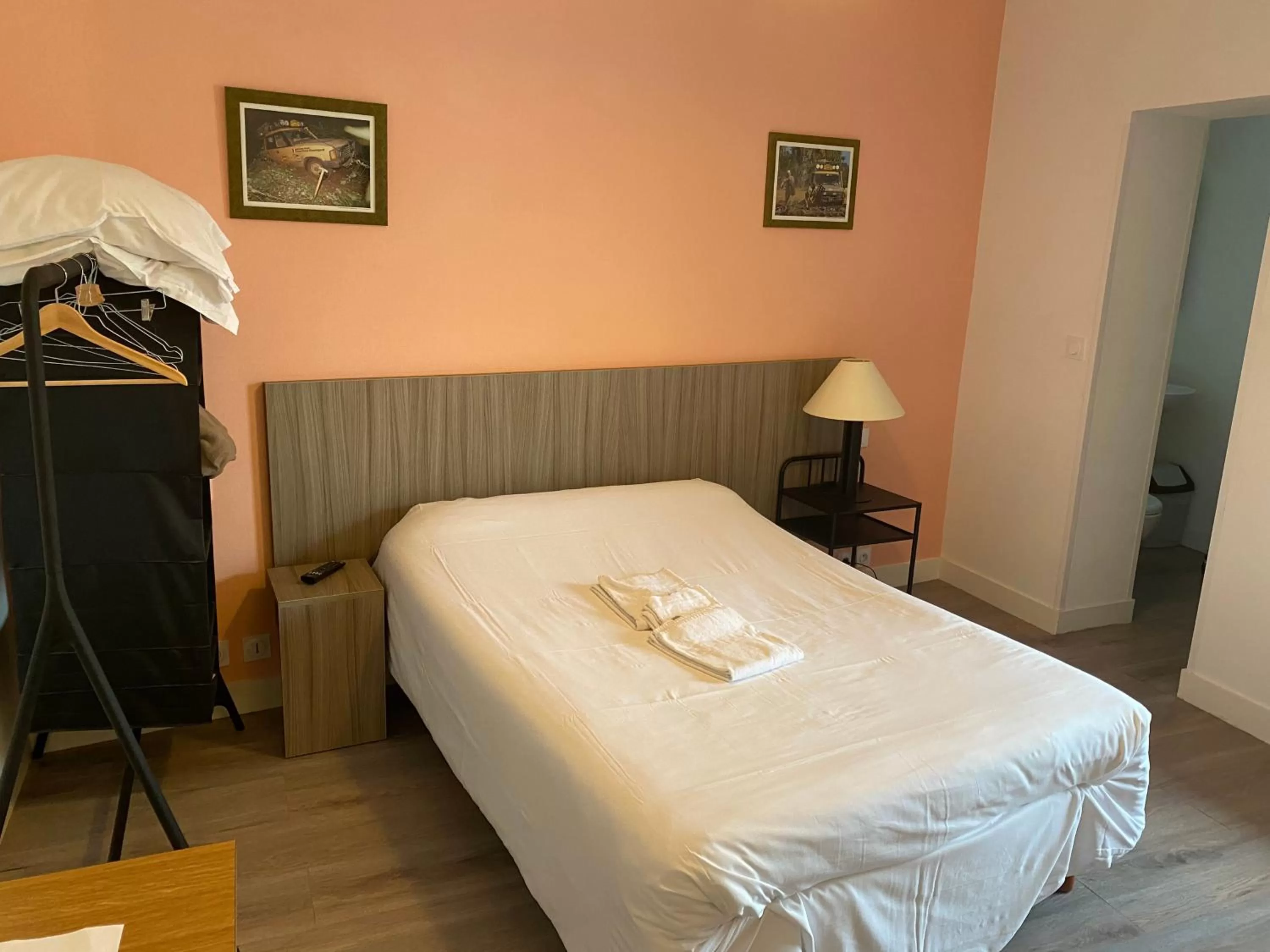 Photo of the whole room, Bed in Hotel le Faisan