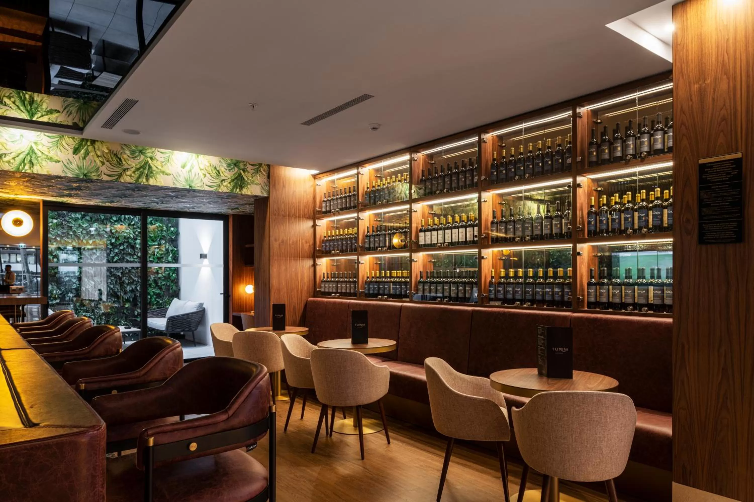 Lounge or bar in TURIM Oporto Hotel