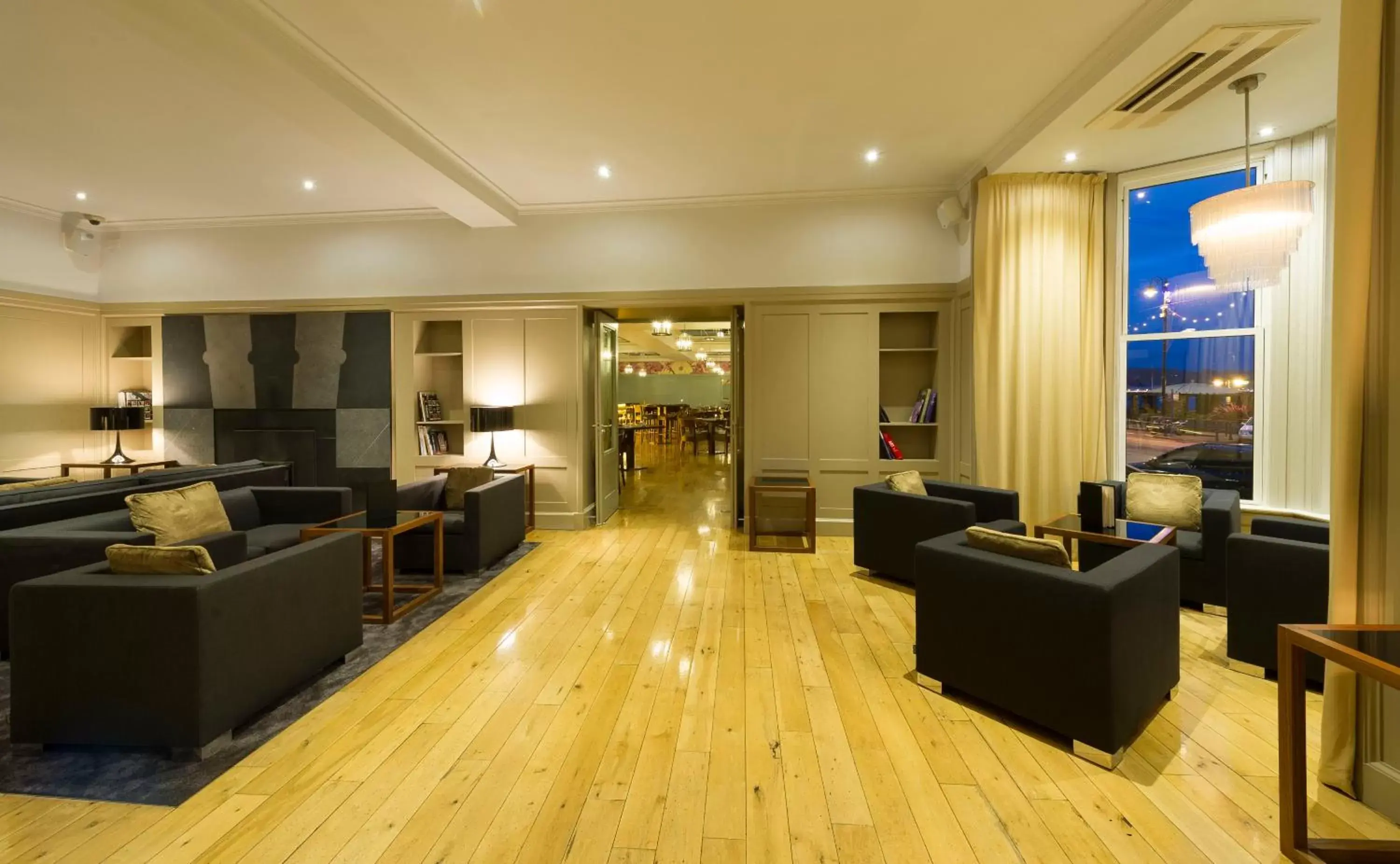 Lounge or bar, Lobby/Reception in Claremont Hotel