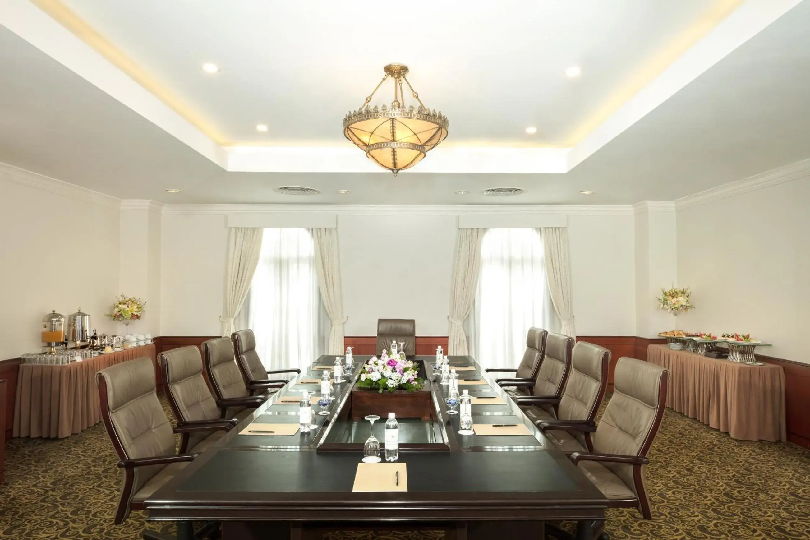 Meeting/conference room, Restaurant/Places to Eat in Sunrise Nha Trang Beach Hotel & Spa