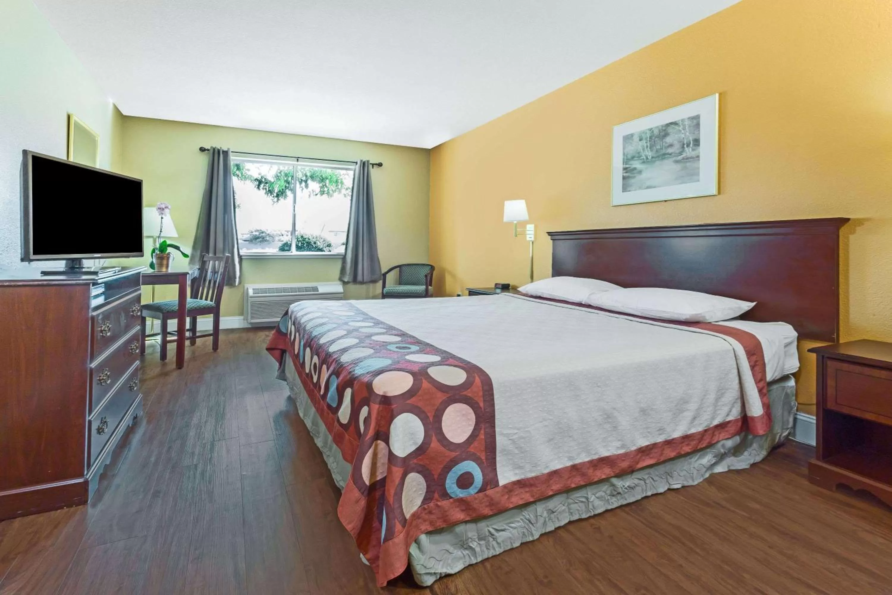 On site, Bed in Harvest Inn Dixon UC Davis