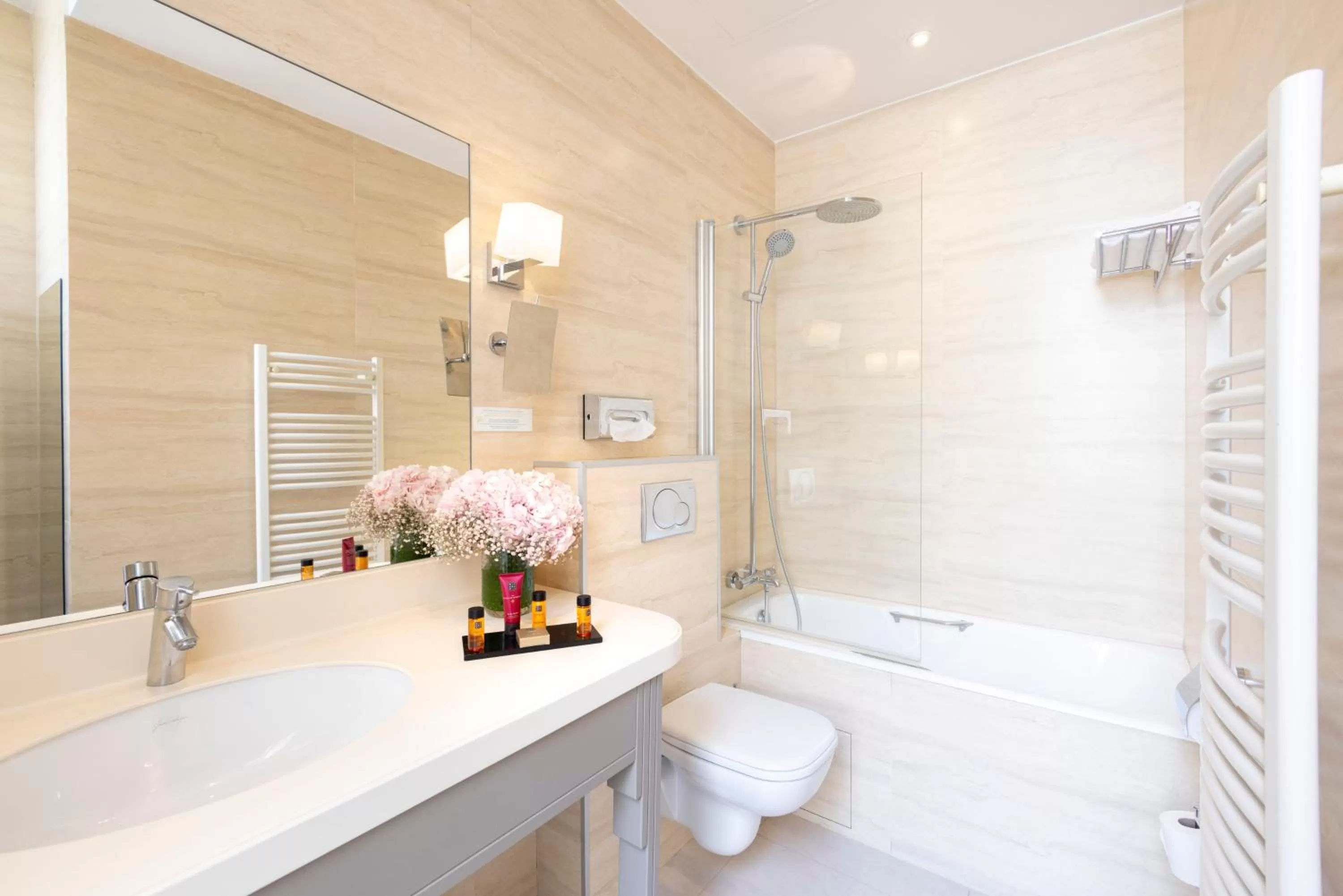 Bathroom in Hotel Residence Foch