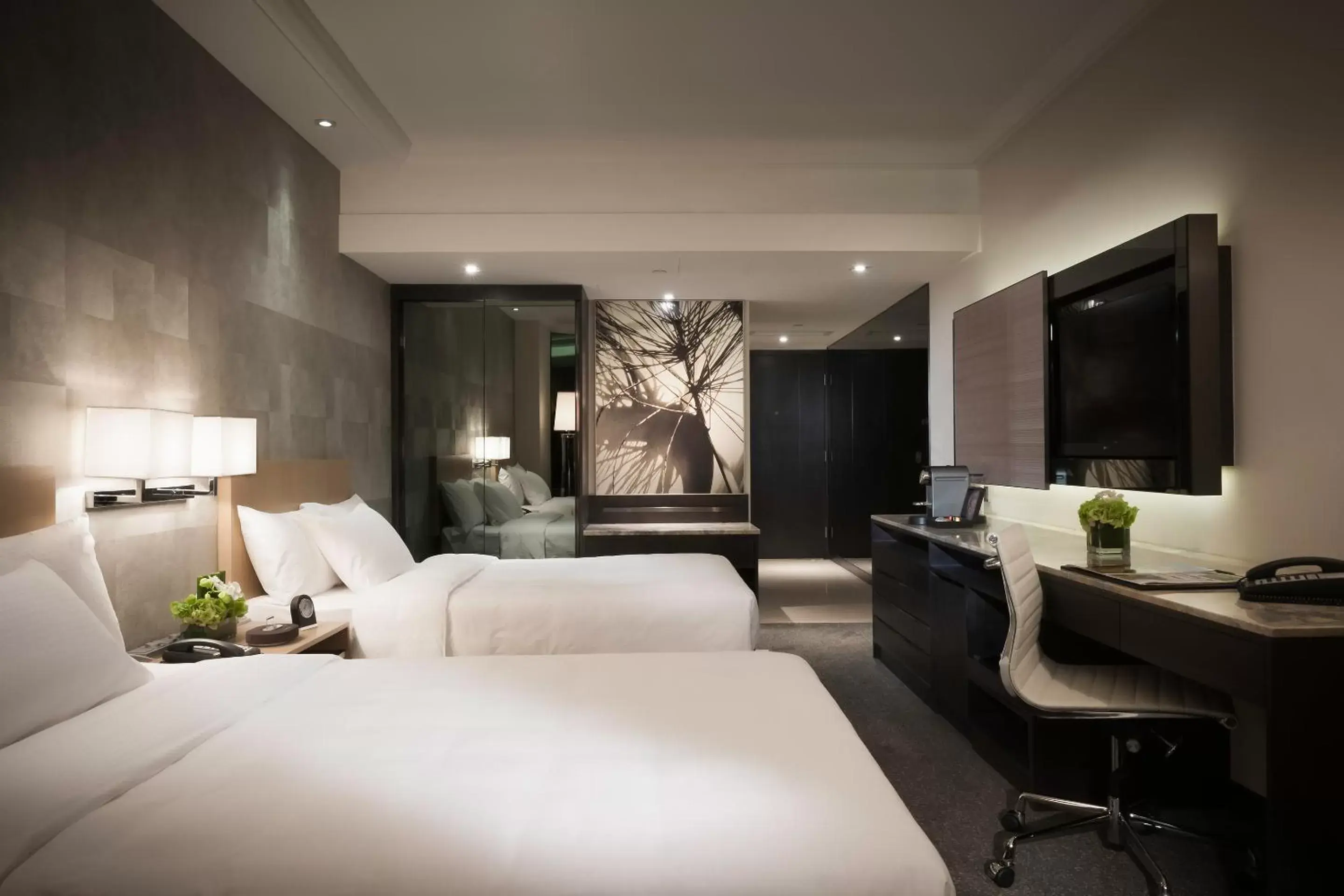 Bedroom, Bed in Gateway Hotel, Marco Polo