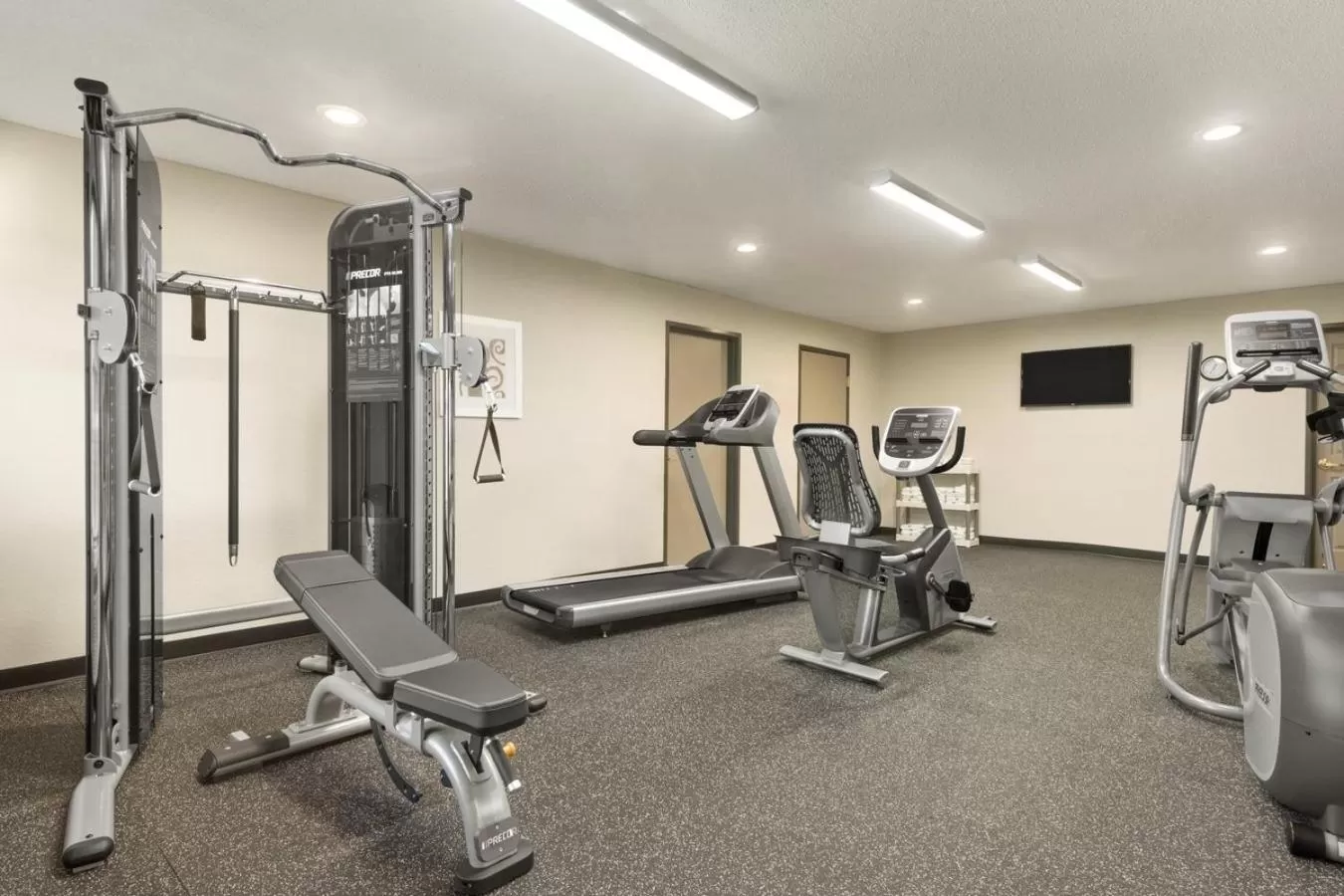 Fitness centre/facilities in Country Inn & Suites by Radisson, Platteville, WI