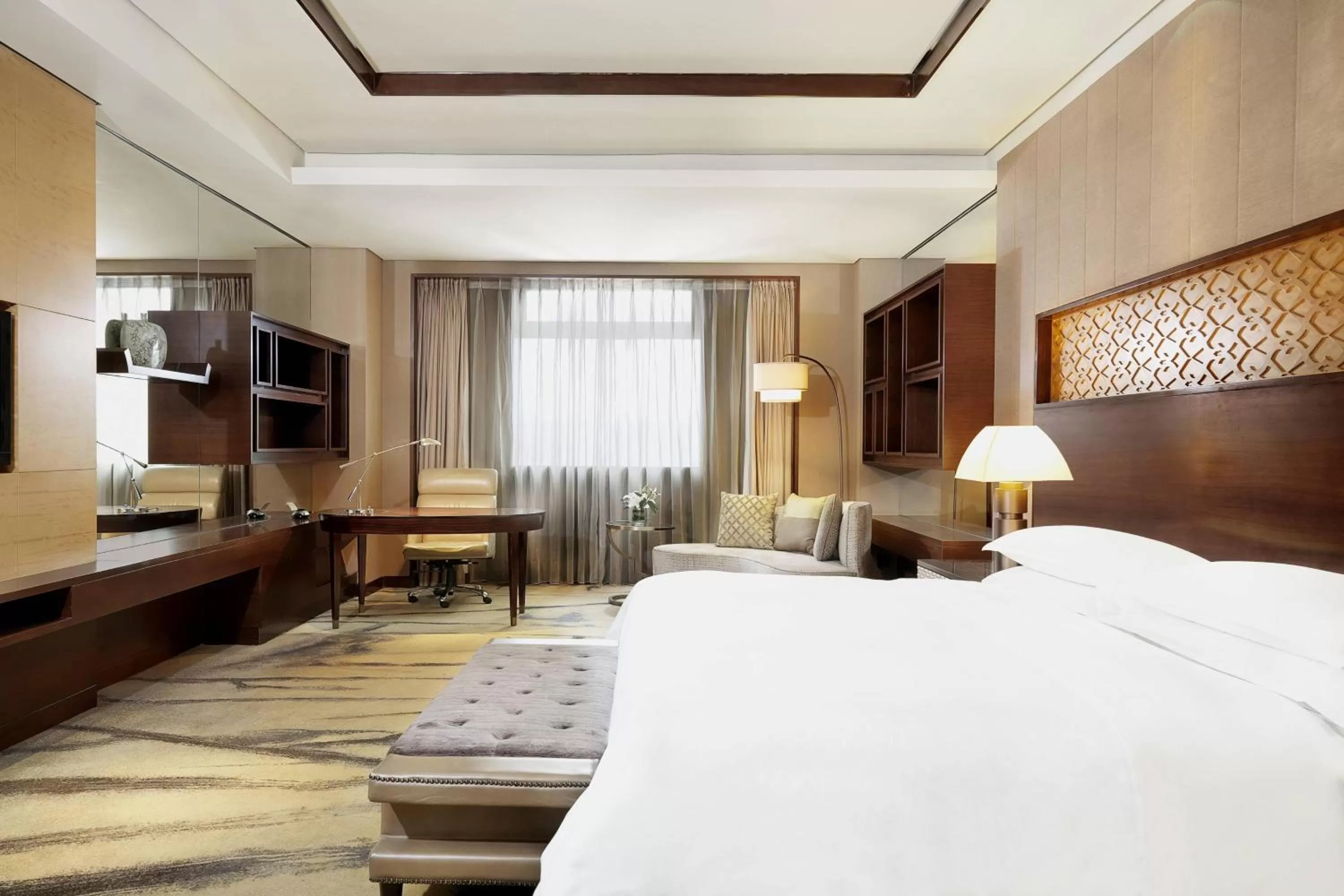 Photo of the whole room, Bed in Sheraton Xi'an North City Hotel