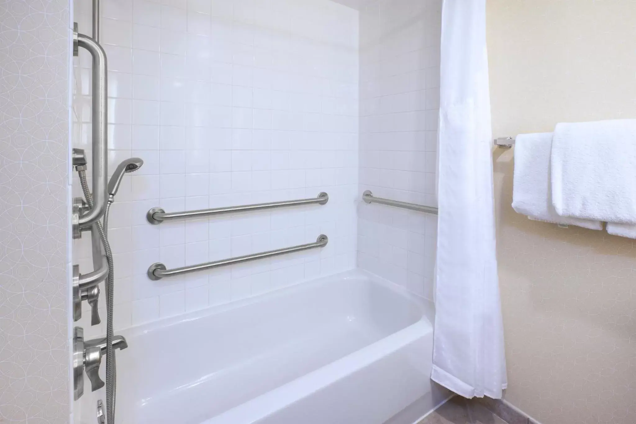 Bathroom in Holiday Inn National Airport/Crystal City, an IHG Hotel