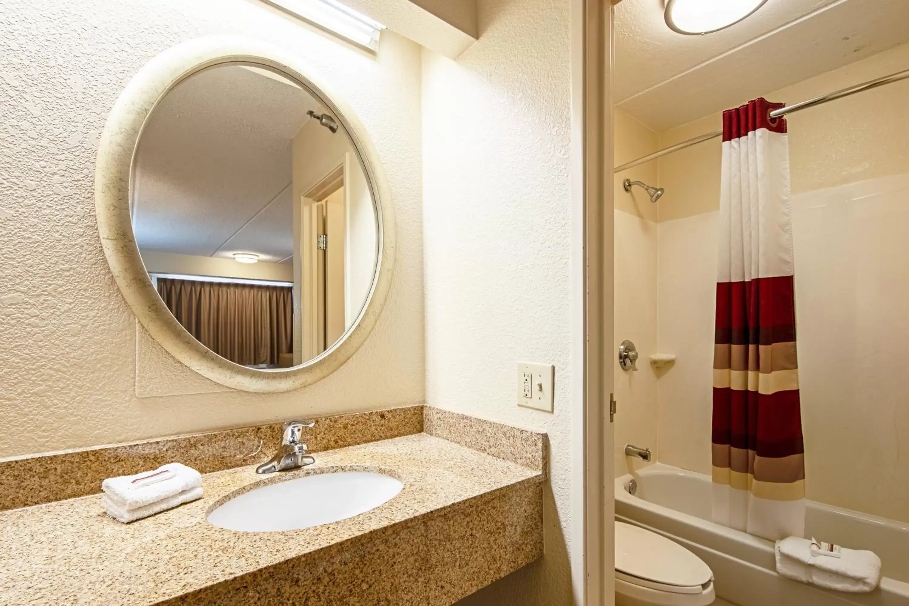 Photo of the whole room, Bathroom in Red Roof Inn Johnson City