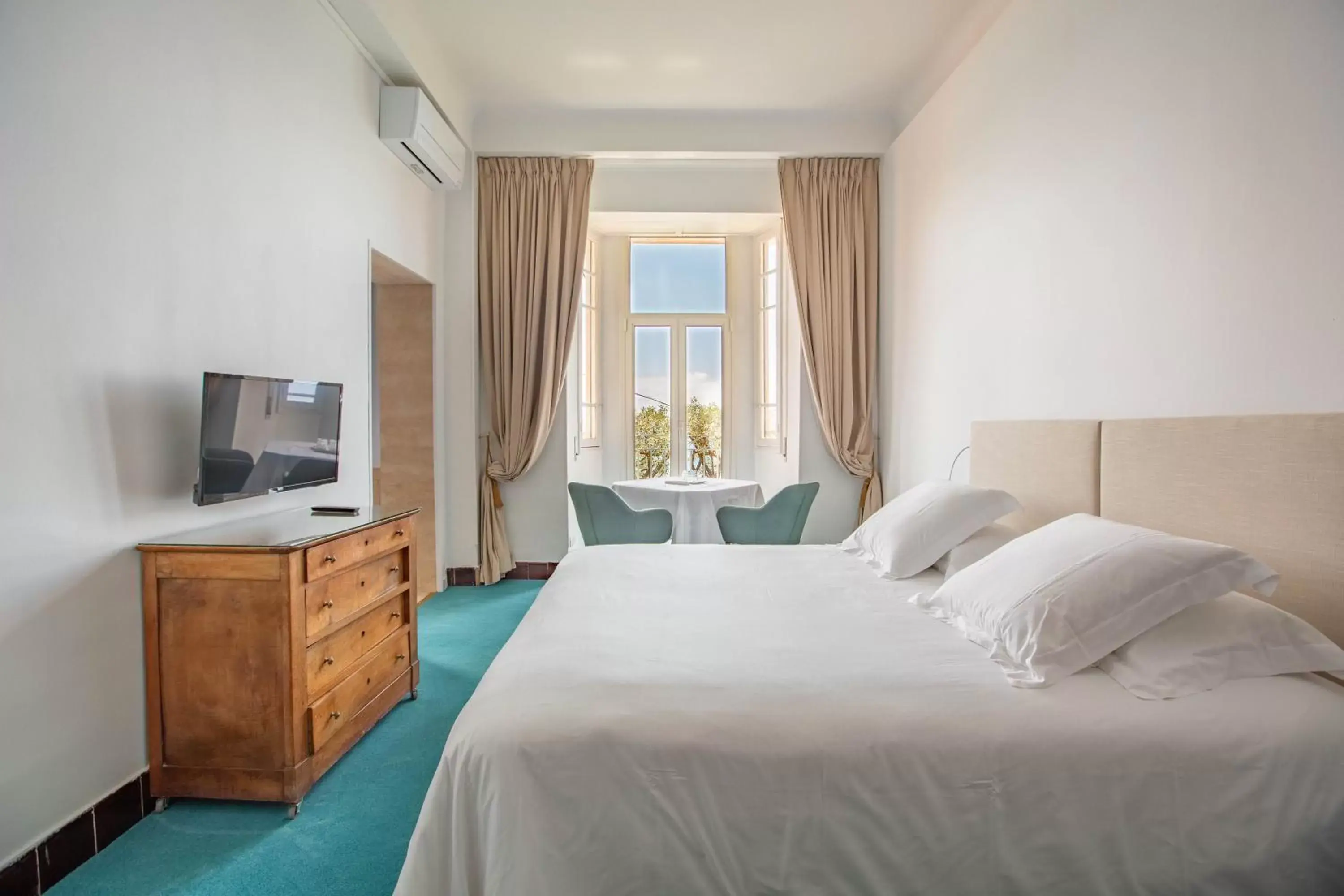 Deluxe Double Room with Sea View - Le lagon in Hôtel Le Roquebrune