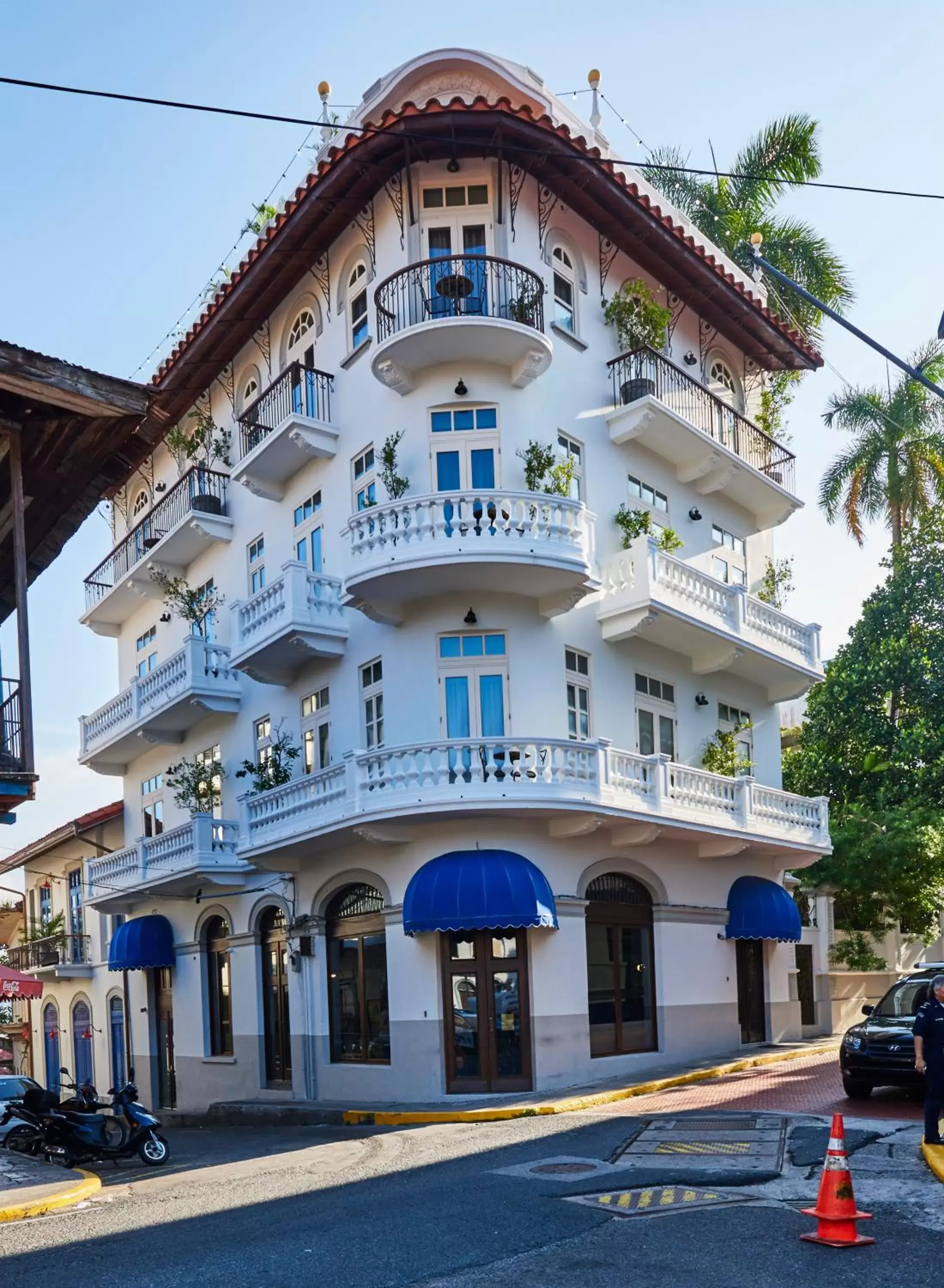 Facade/entrance, Property Building in Las Clementinas