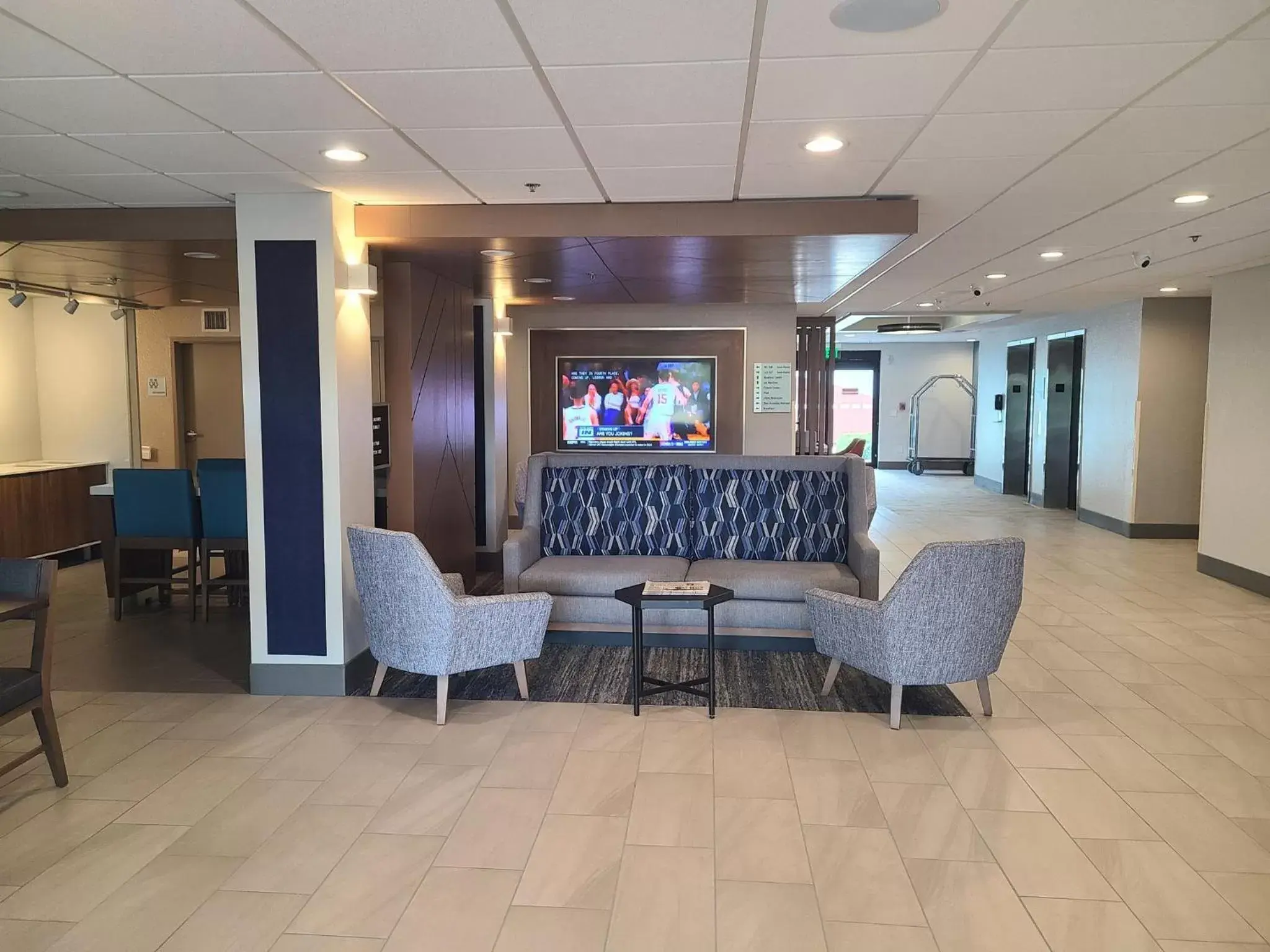 Property building, Lobby/Reception in Holiday Inn Express Fort Lauderdale North - Executive Airport, an IHG Hotel