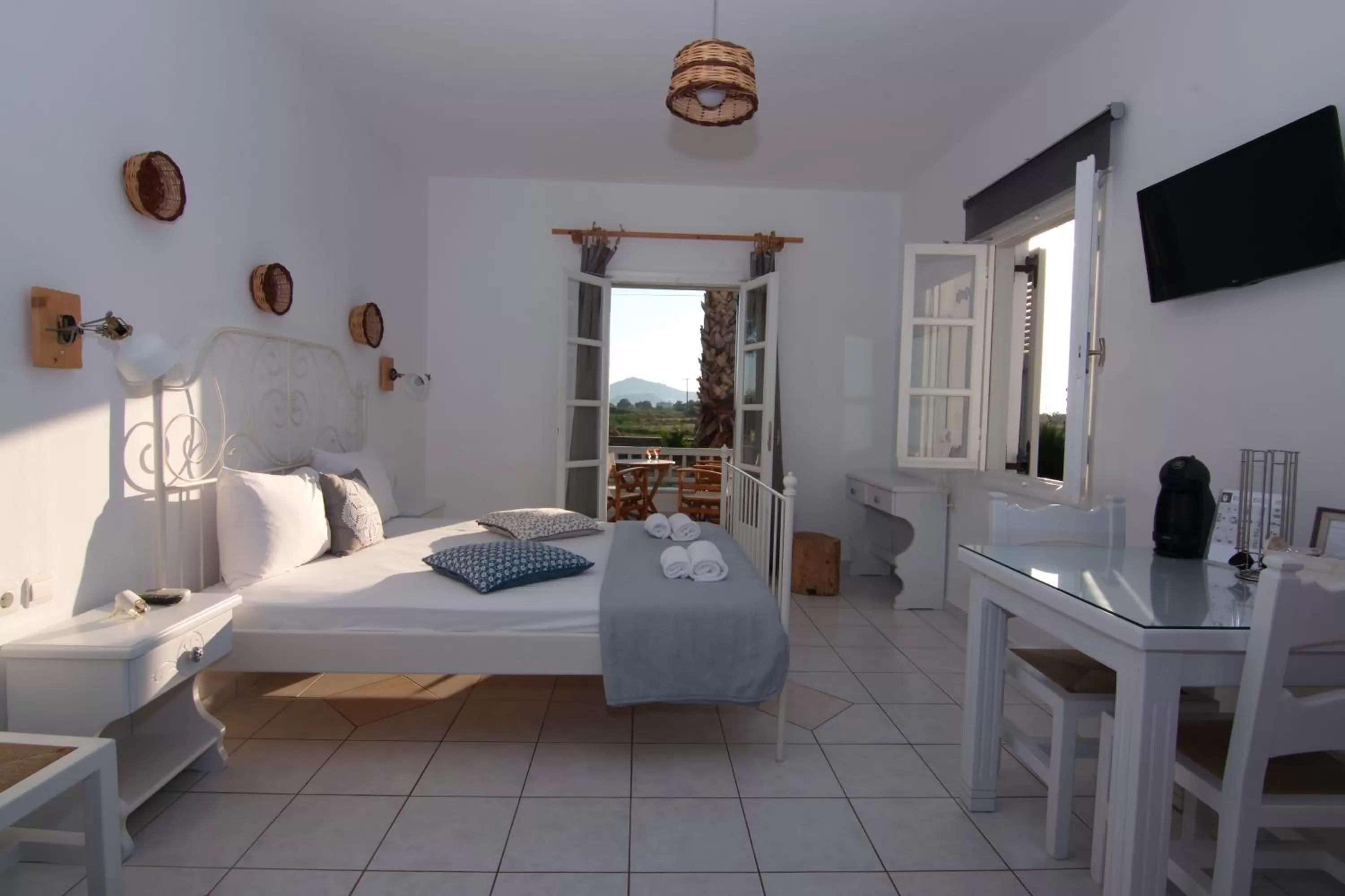 Property building, Bed in Ktima Bianco