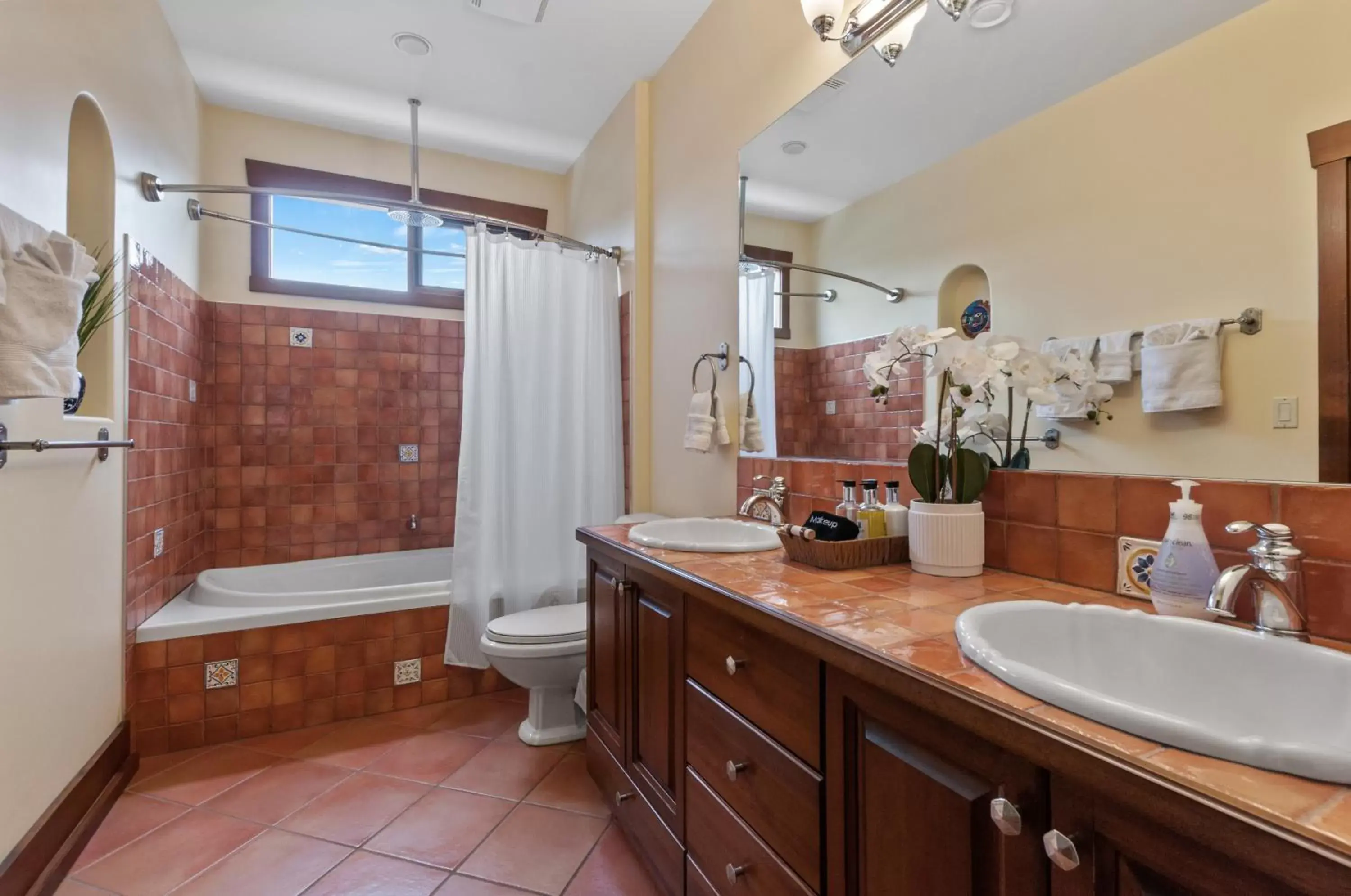 Bathroom in Casa Grande Inn & Suites