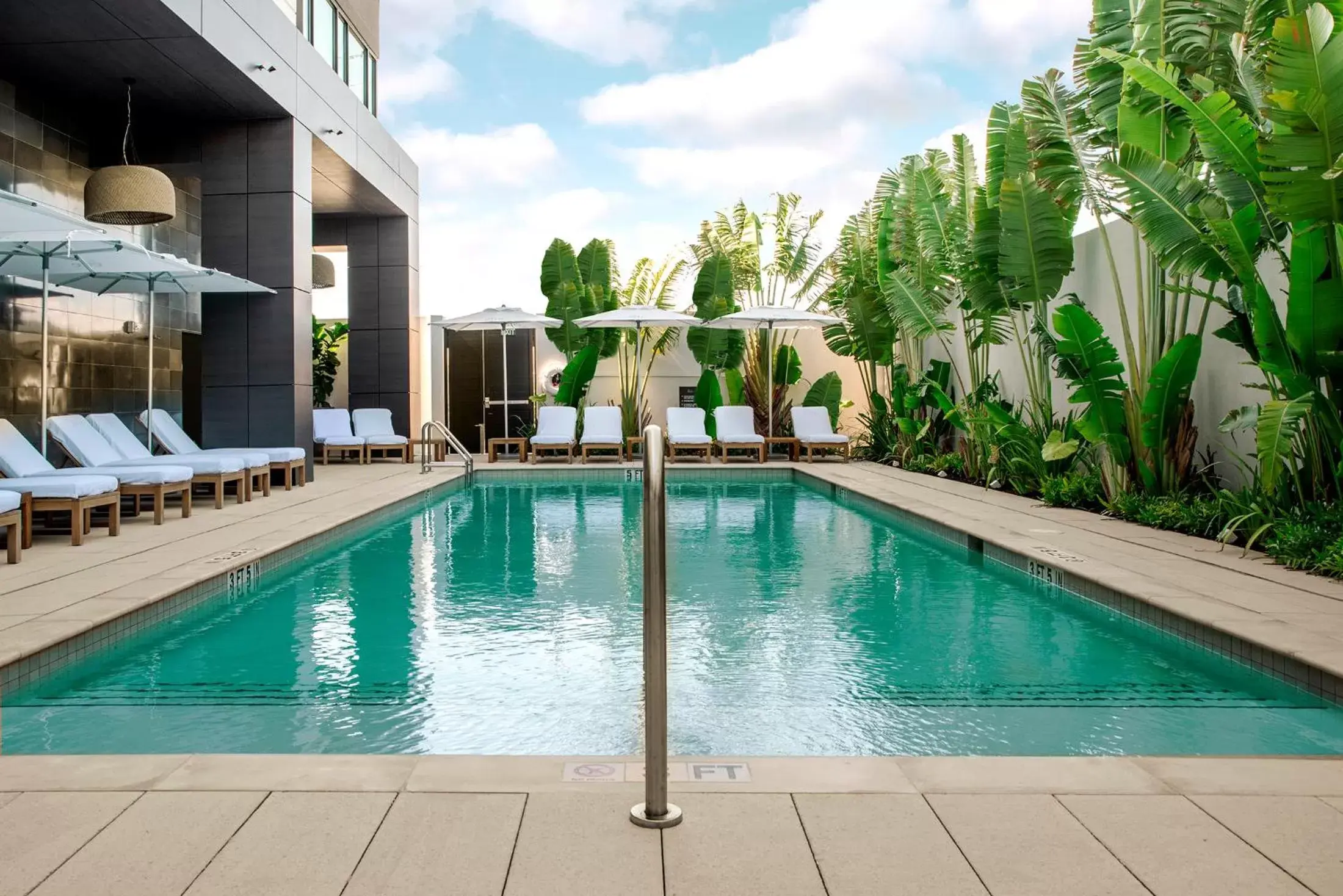 Swimming Pool in ette luxury hotel & spa
