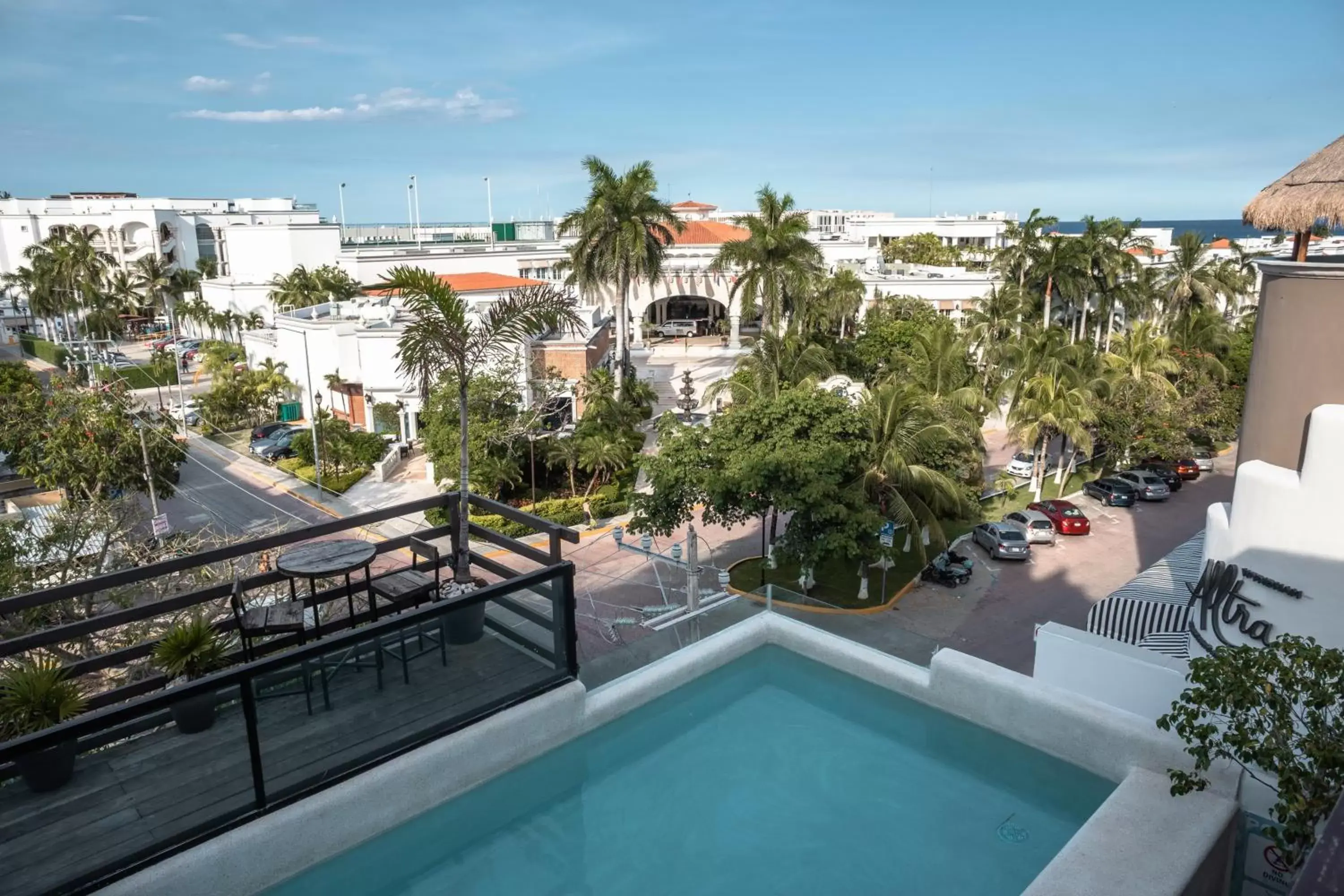 Balcony/Terrace, Pool View in Maui hostel playa del carmen