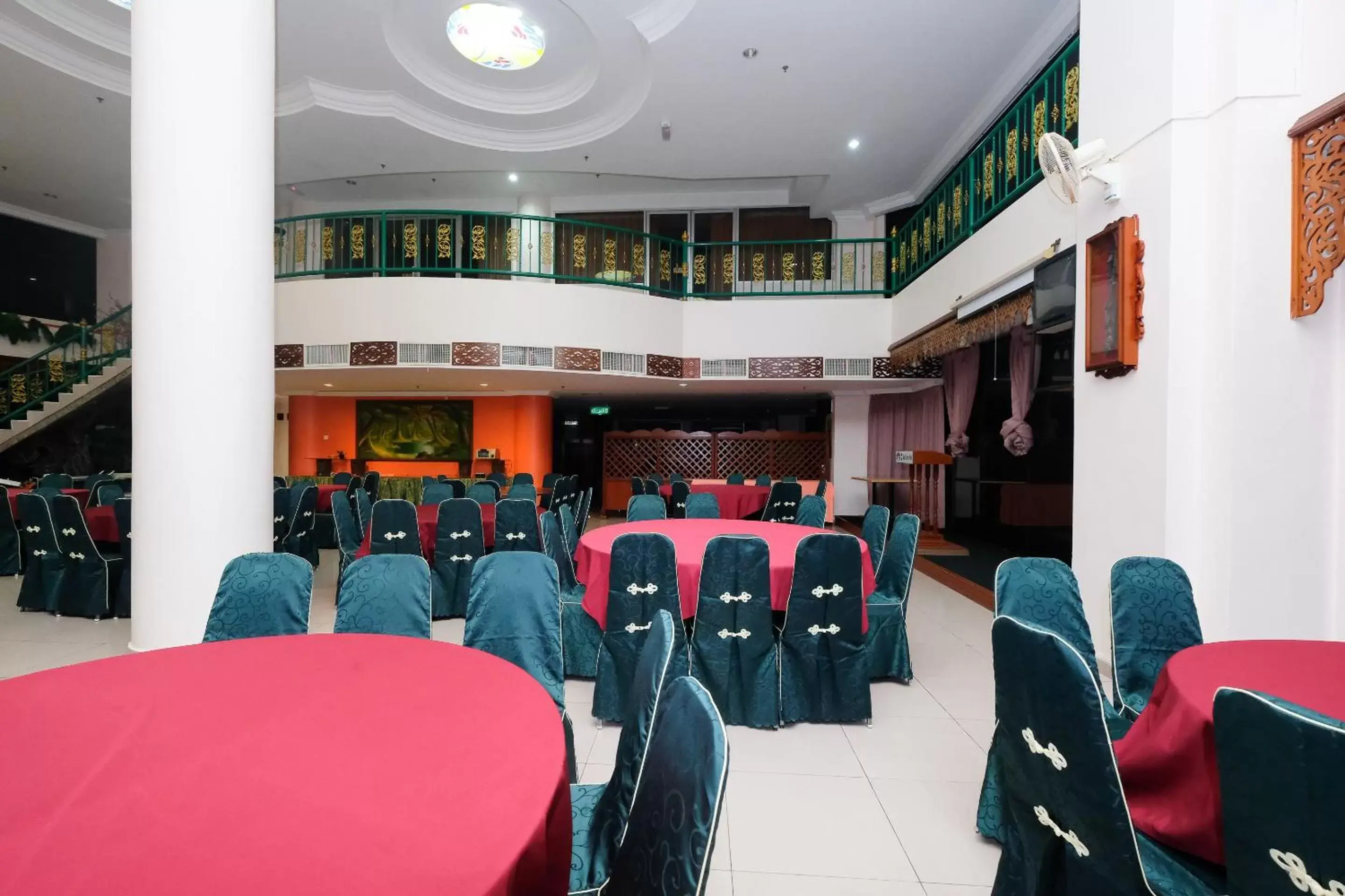 Lobby or reception, Restaurant/Places to Eat in Super OYO 1236 Hotel Green Park