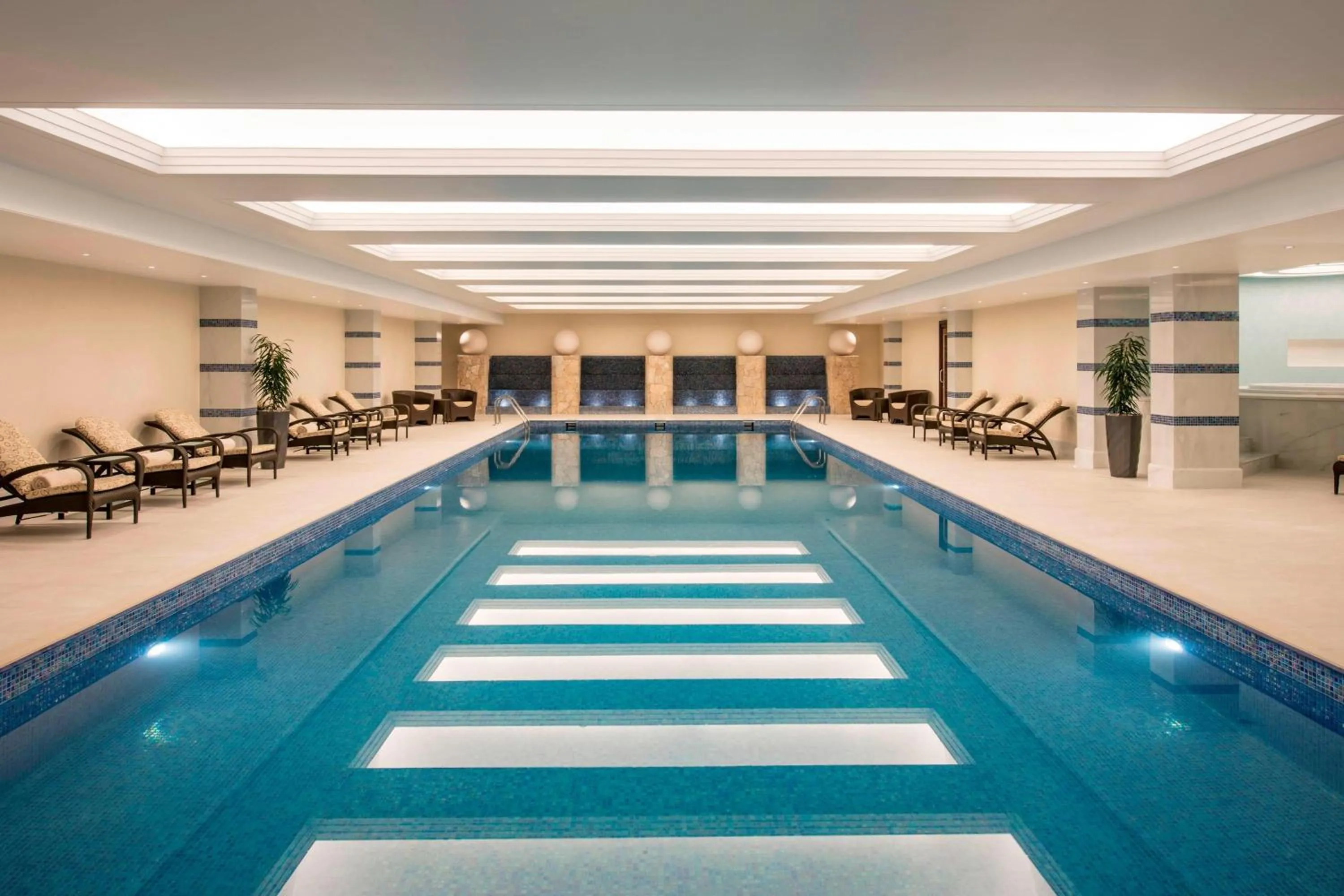 Swimming pool in Sheraton Oman Hotel