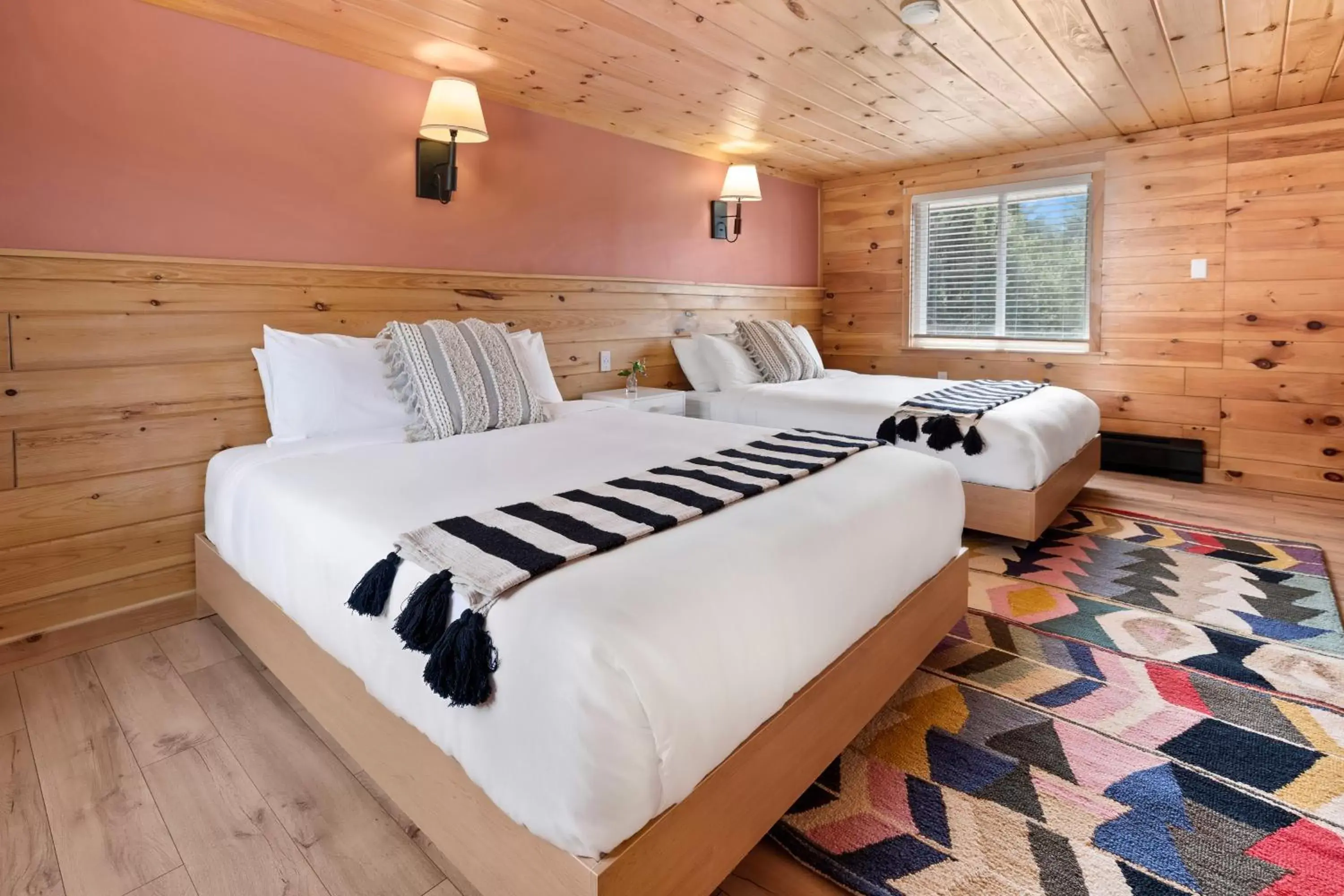 Bed in Wolfjaw Lodge