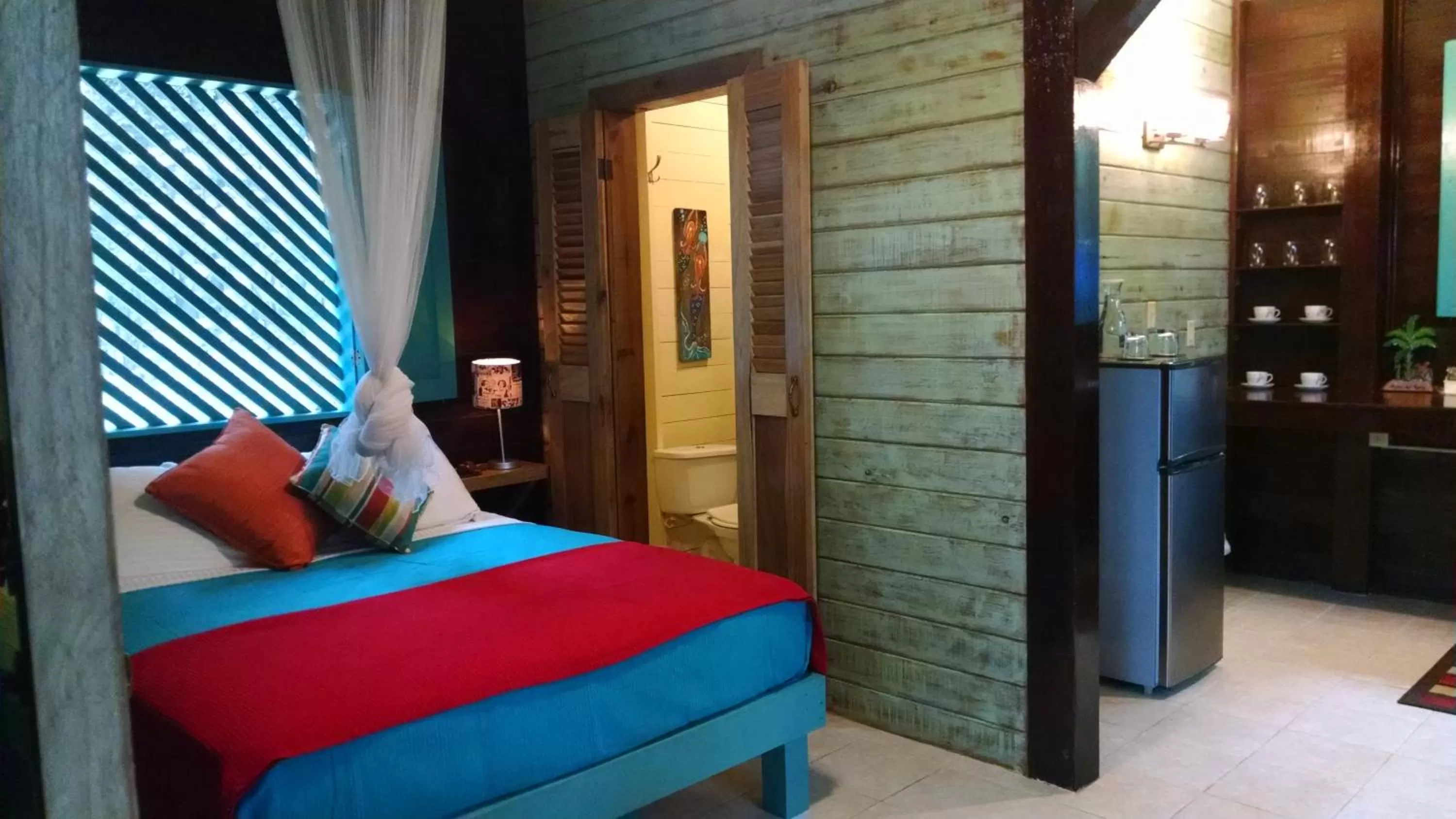 Photo of the whole room, Bed in Surf Break at Paunch