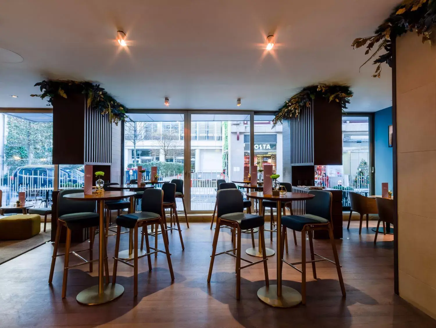 Lounge or bar, Restaurant/Places to Eat in Clayton Hotel London Wall