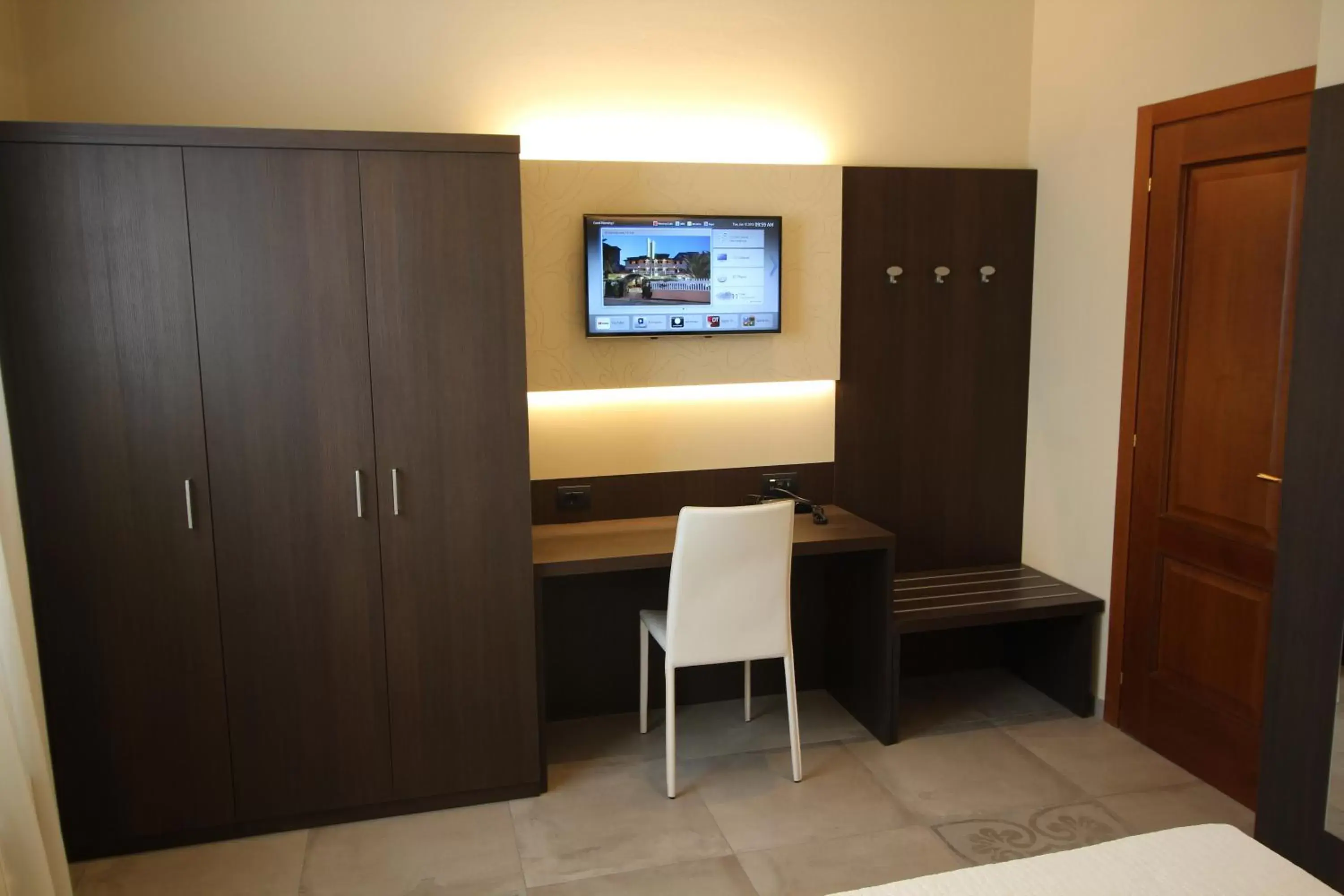 TV and multimedia, TV/Entertainment Center in Del Prado