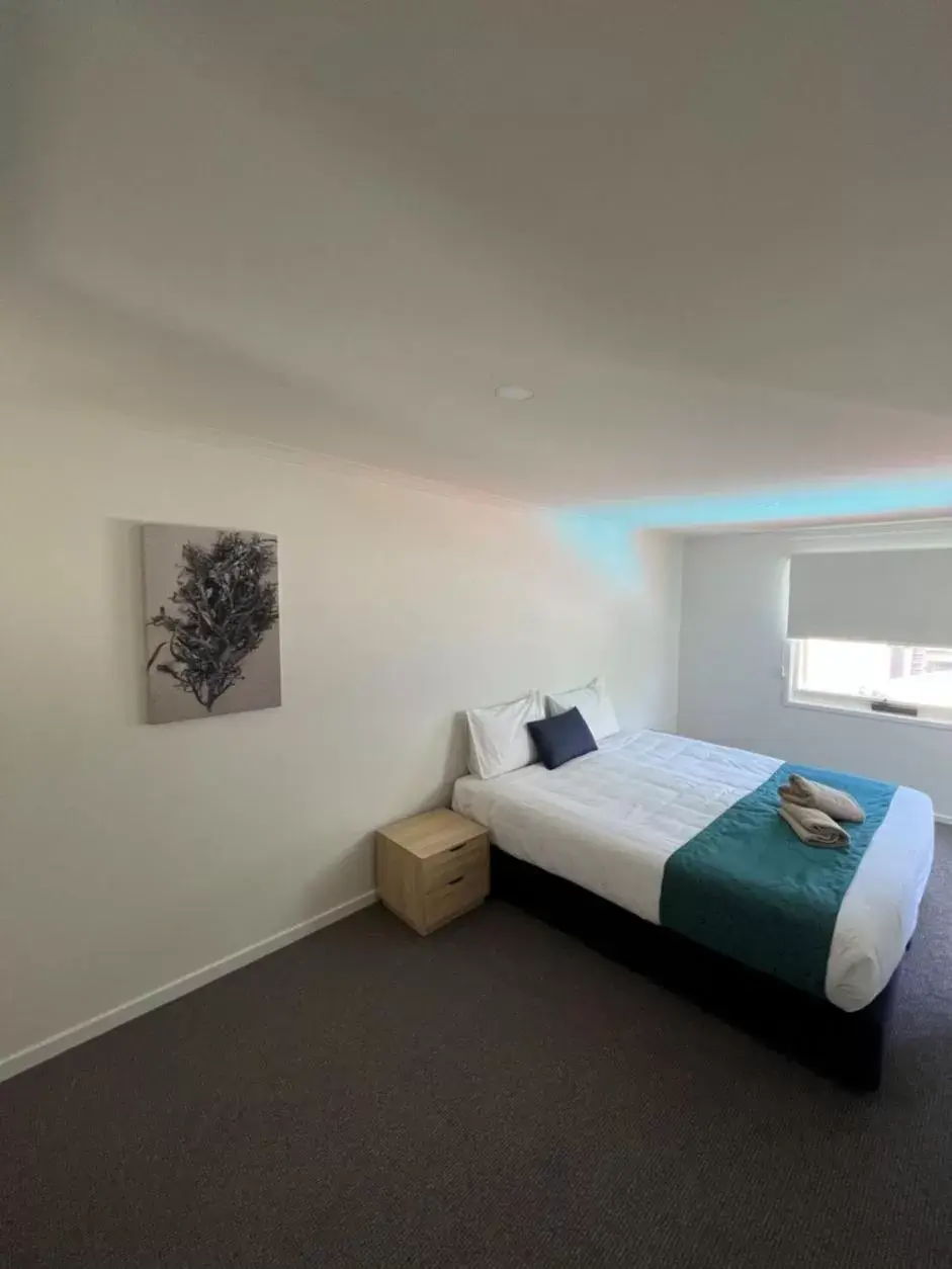 Bed in Tathra Beach House Holiday Apartments