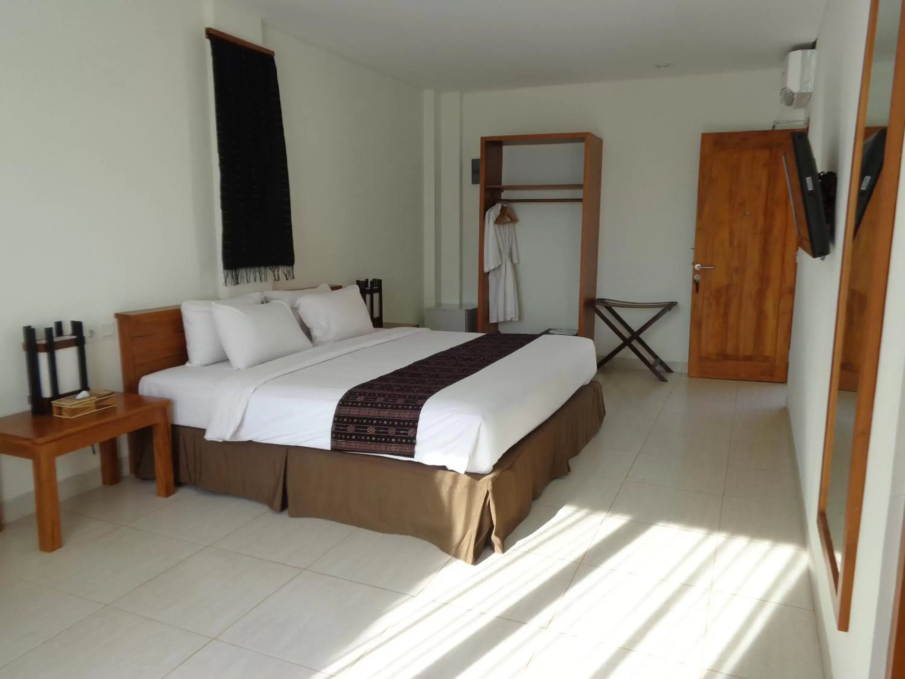 Bedroom, Bed in Luwansa Beach Hotel