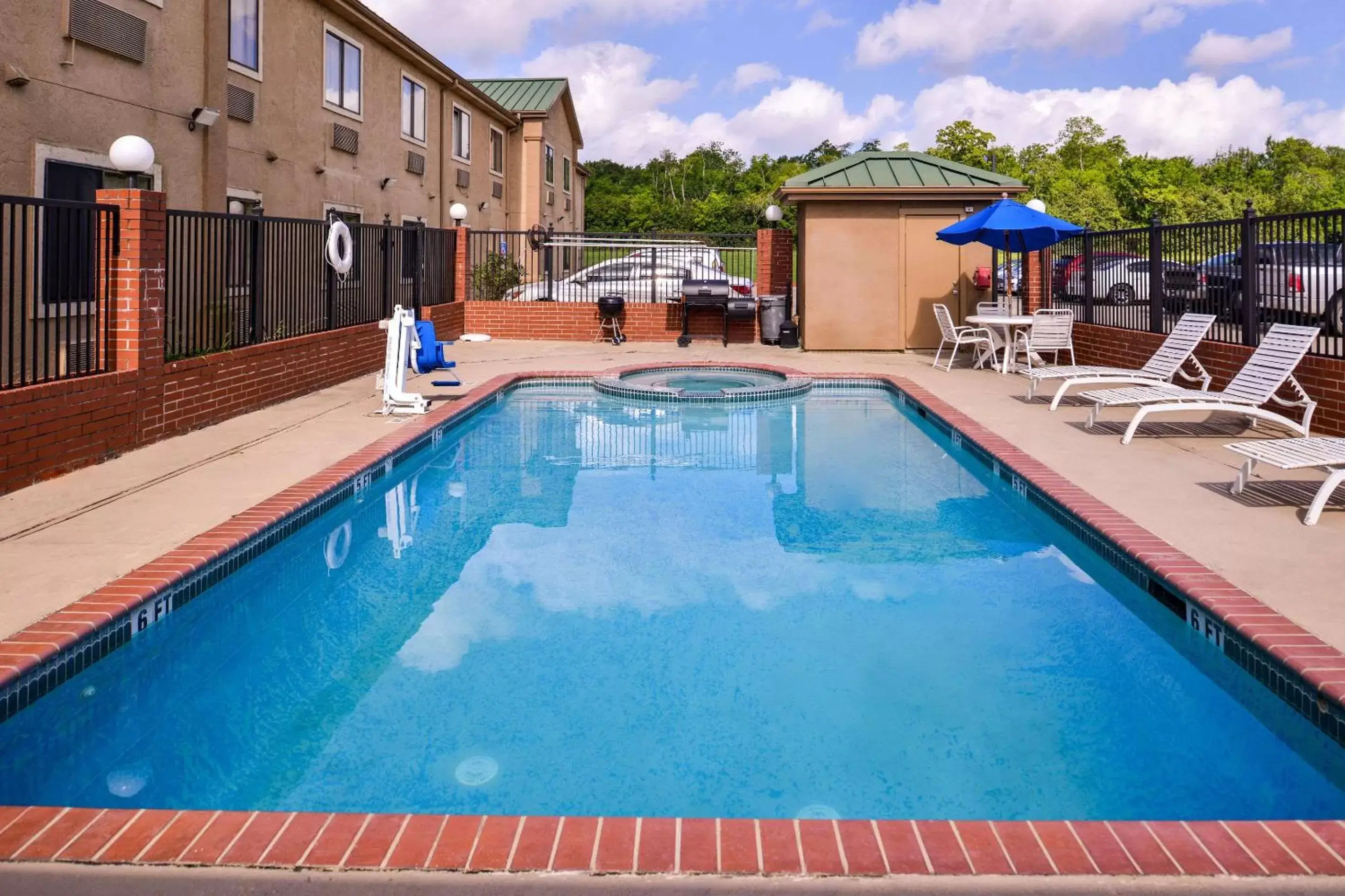 On site, Swimming Pool in Quality Inn and Suites Beaumont