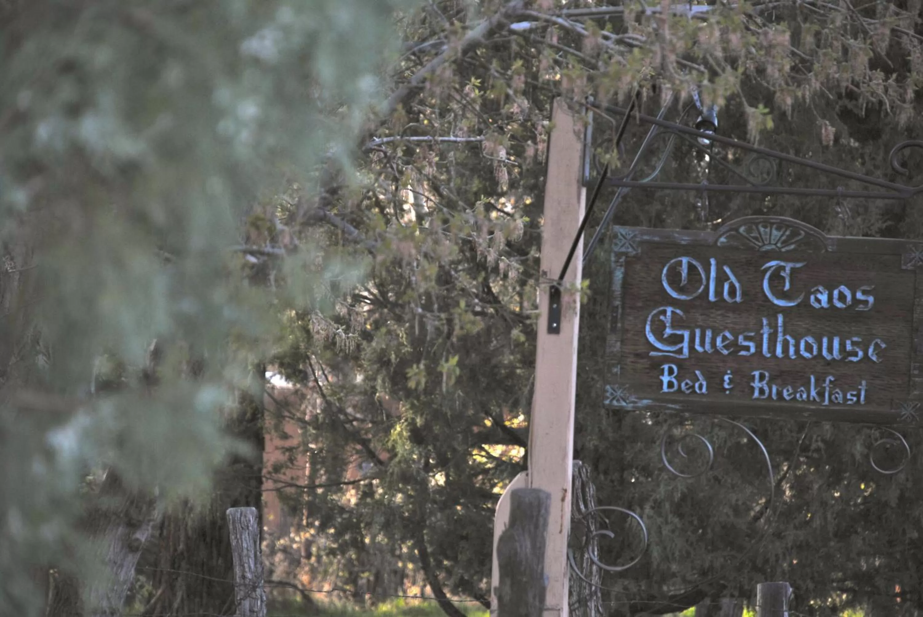 Old Taos Guesthouse B&B