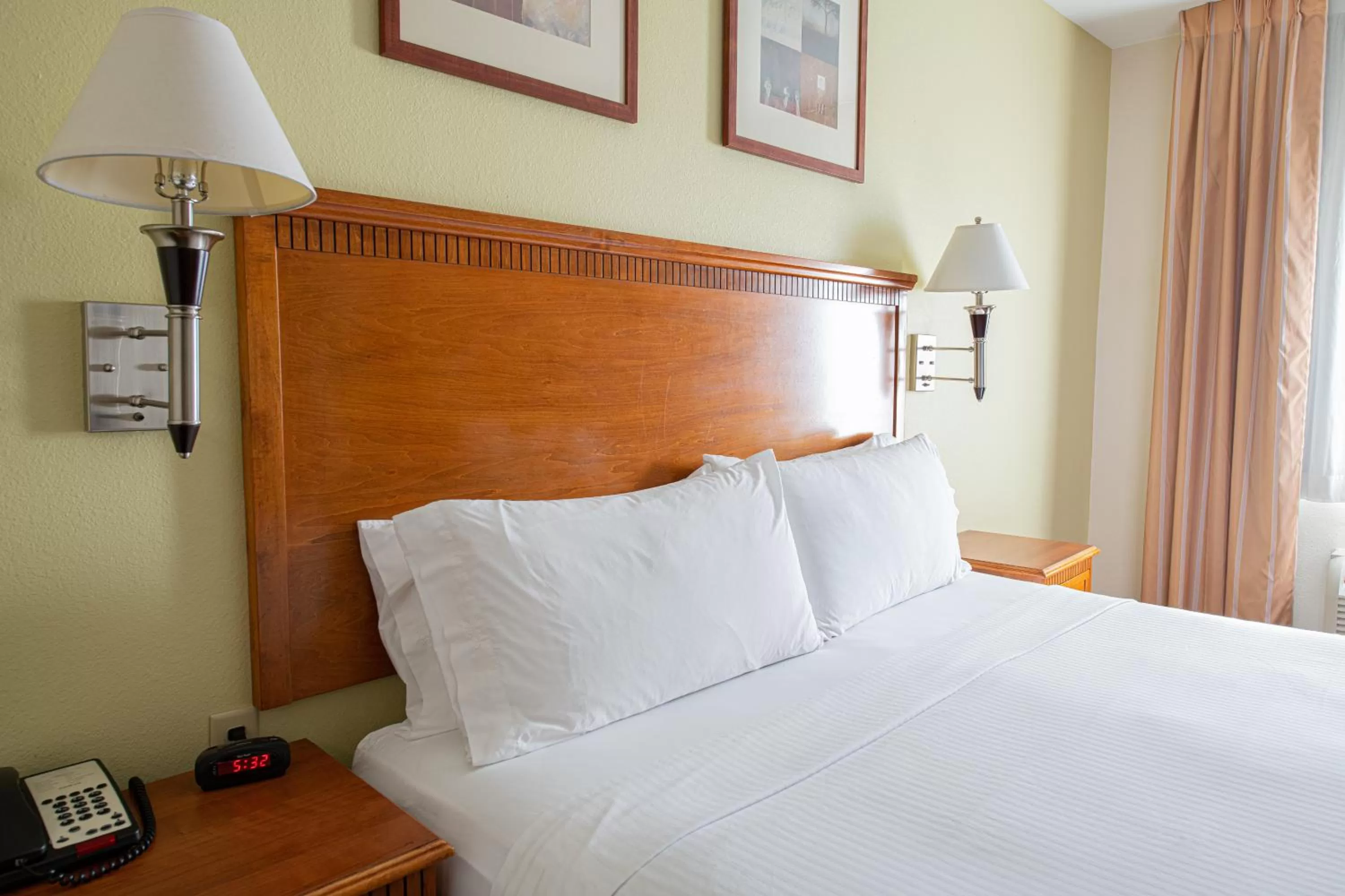 Bed in Candlewood Suites New Iberia by IHG