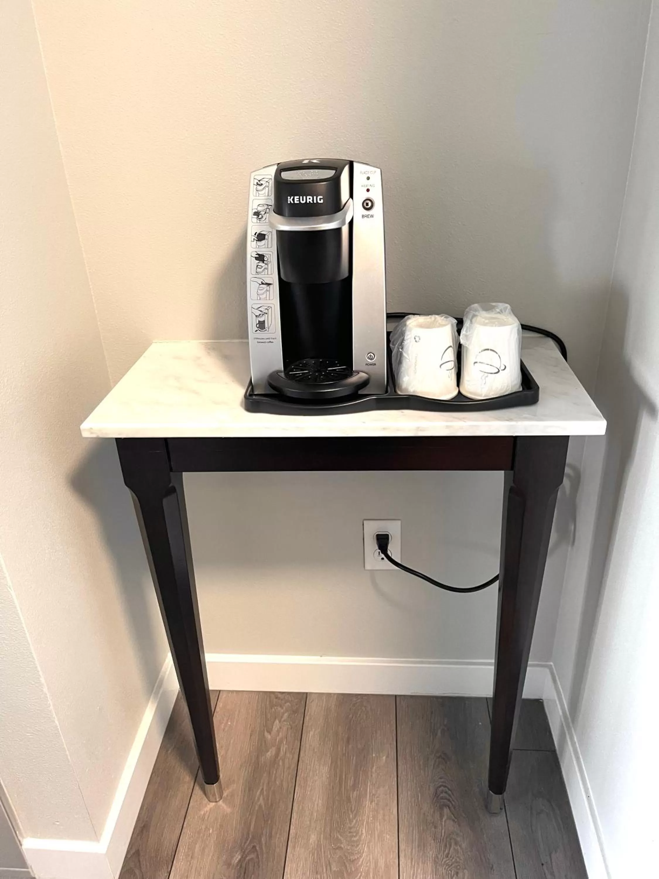 Coffee/tea facilities in Tides Inn & Suites