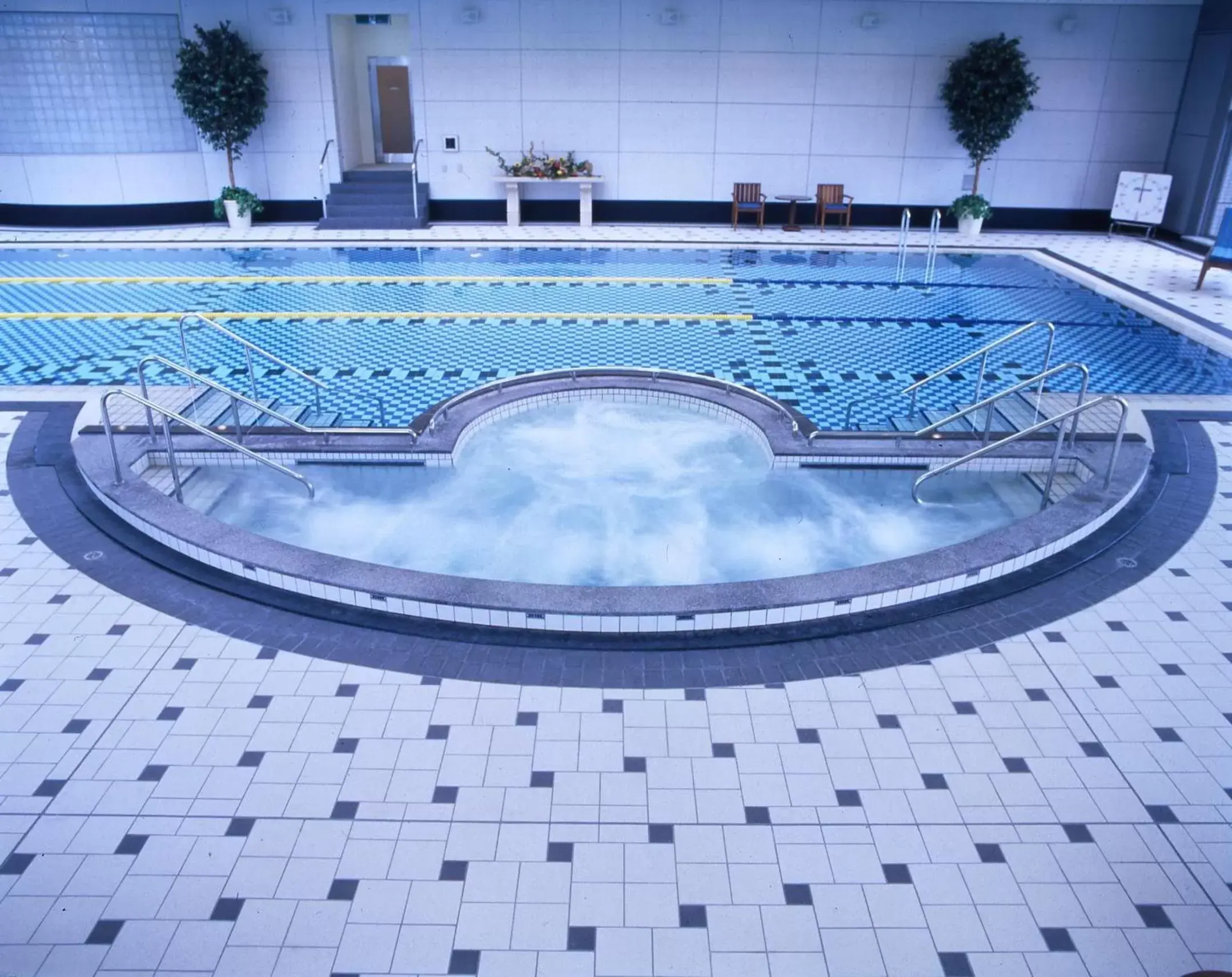 Hot Tub, Swimming Pool in Imperial Hotel Osaka