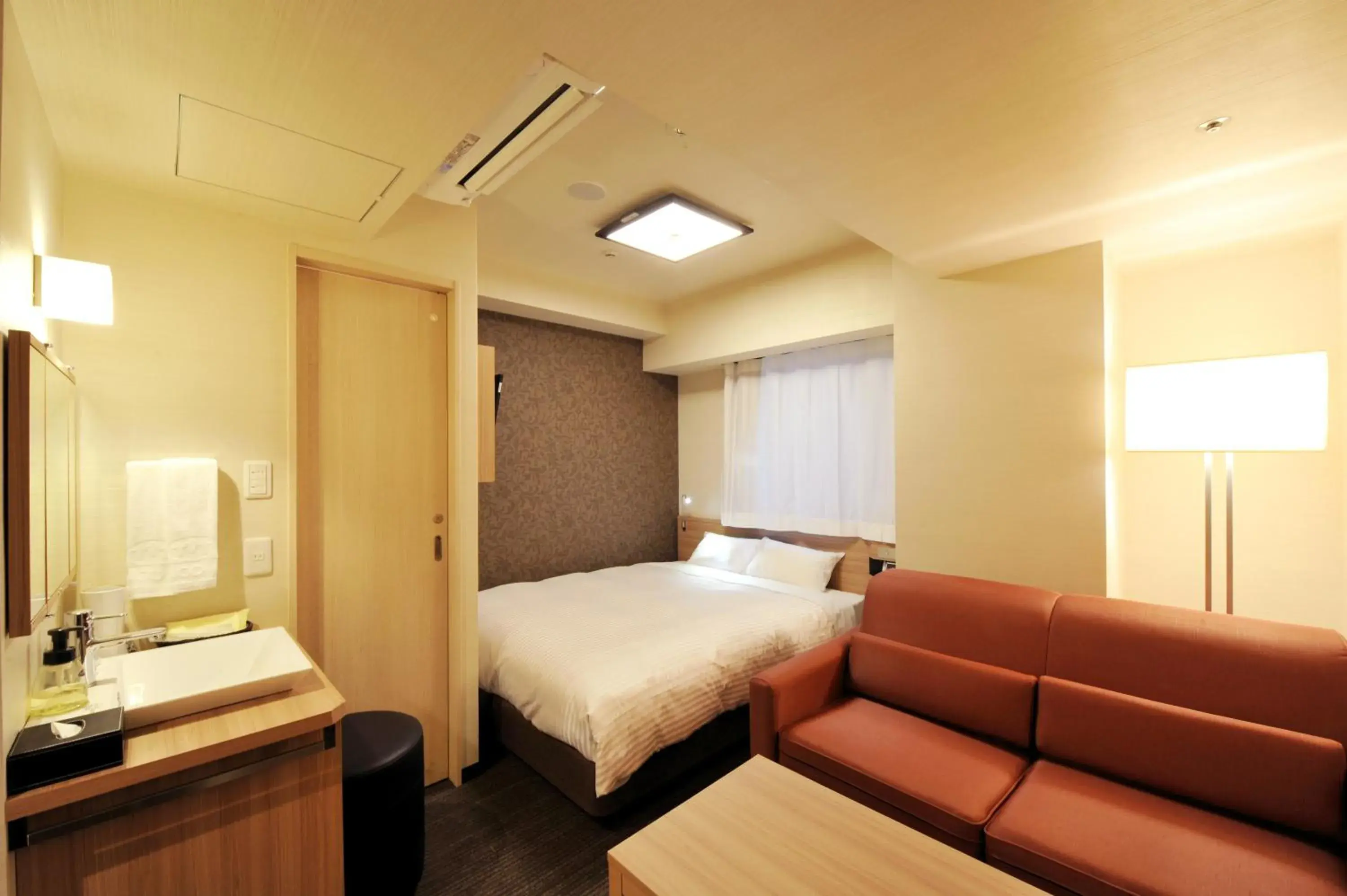 Photo of the whole room in Sanco Inn Grande Tokyo Hamamatsucho
