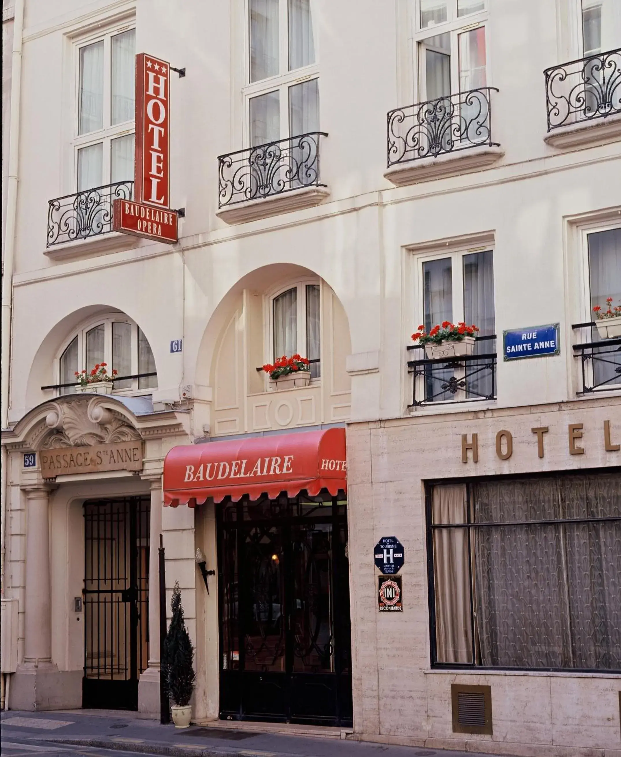 Facade/entrance, Property Building in Hôtel Baudelaire Opéra