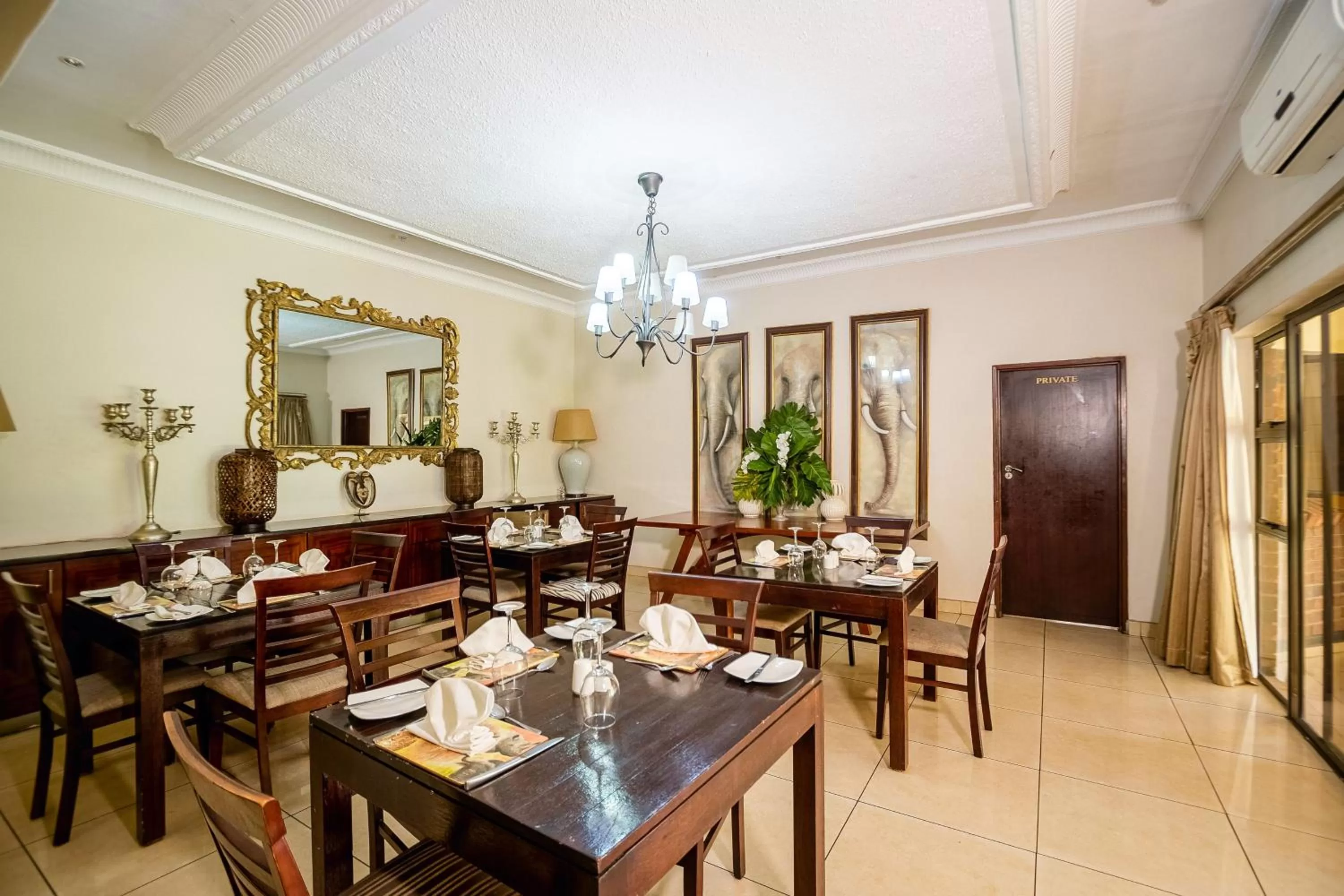 Restaurant/places to eat in The Victoria Falls Deluxe Suites
