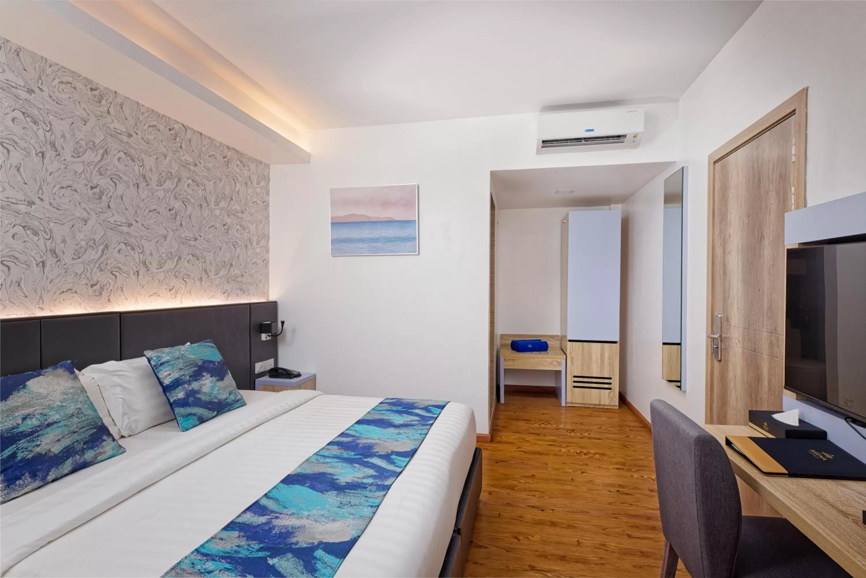 Standard Deluxe Room (Excludes Window Access) in Arena Beach Hotel