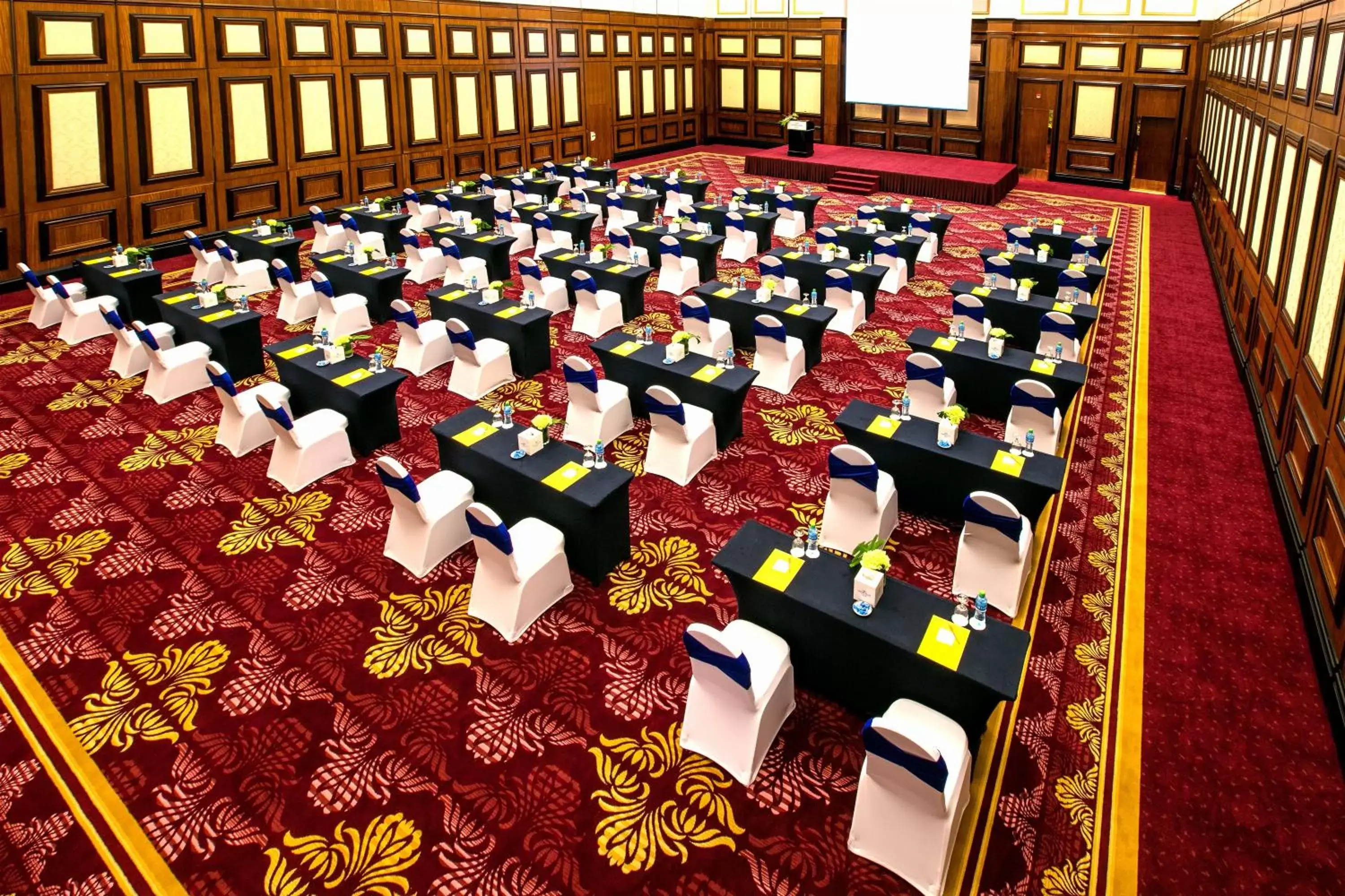 Meeting/conference room, Restaurant/Places to Eat in Crowne Plaza Bahrain, an IHG Hotel