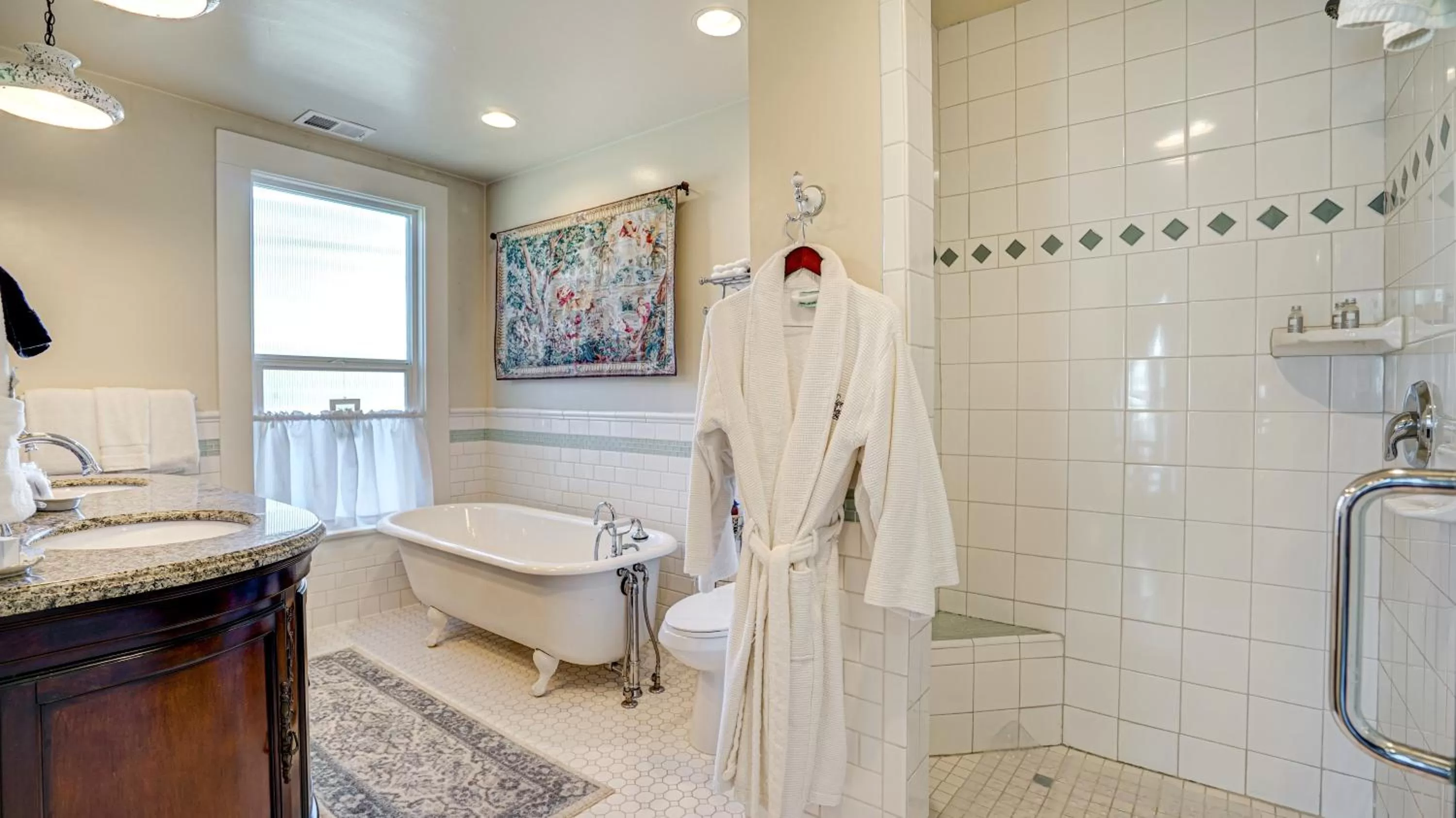 Shower, Bathroom in The River Belle Inn