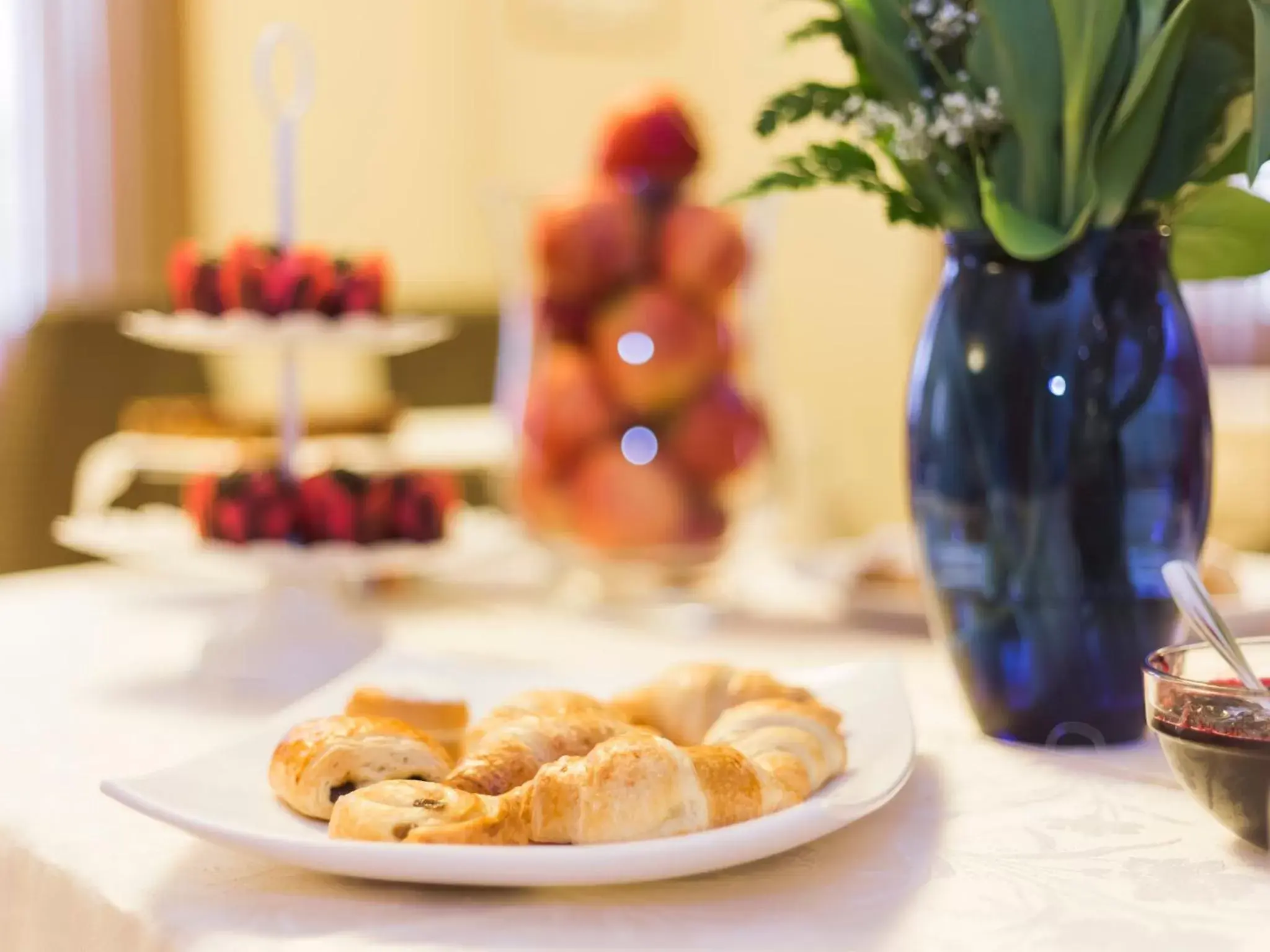 Continental breakfast, Food in Hotel Regina