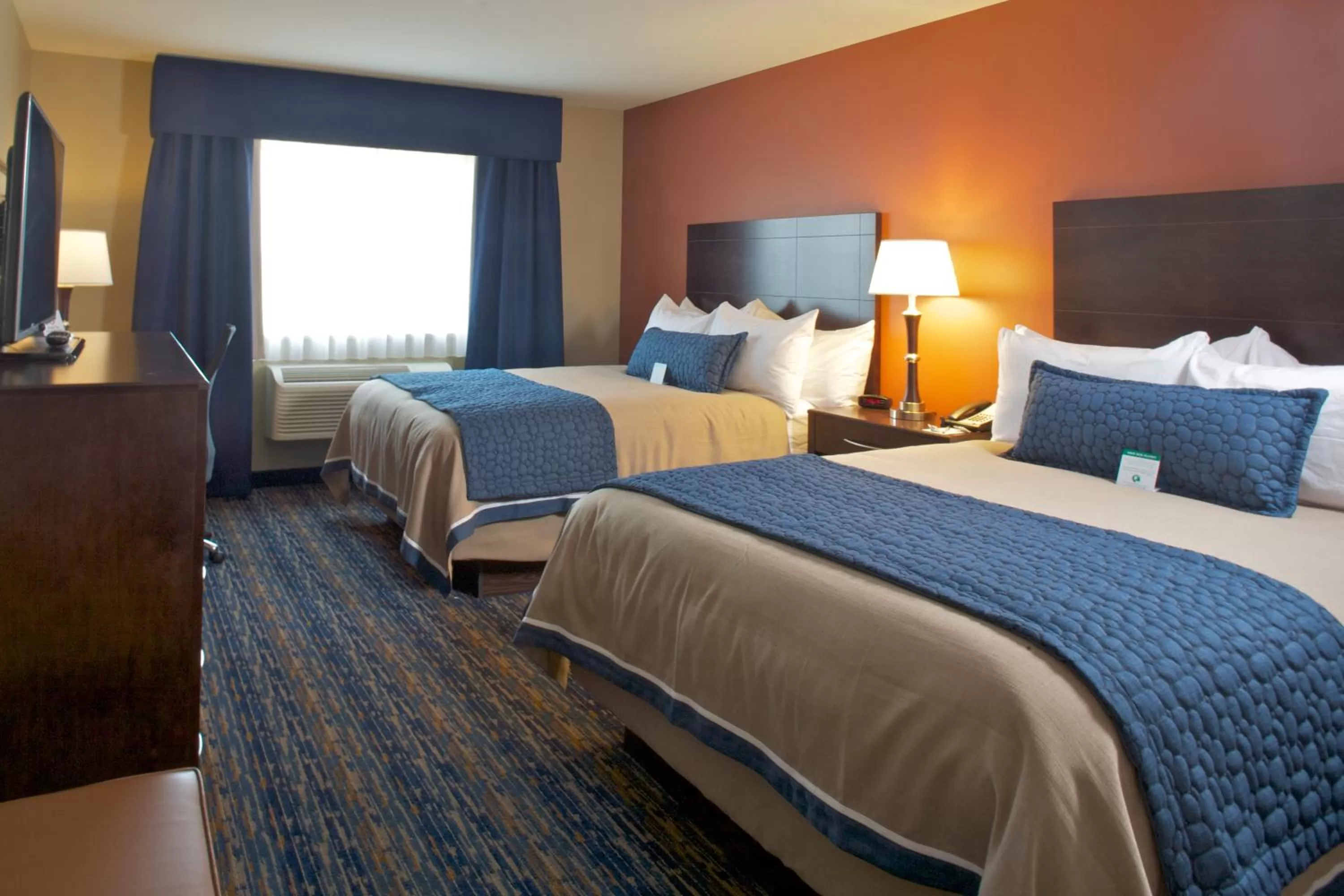Photo of the whole room, Bed in Grandstay Hotel & Suites Mount Horeb - Madison