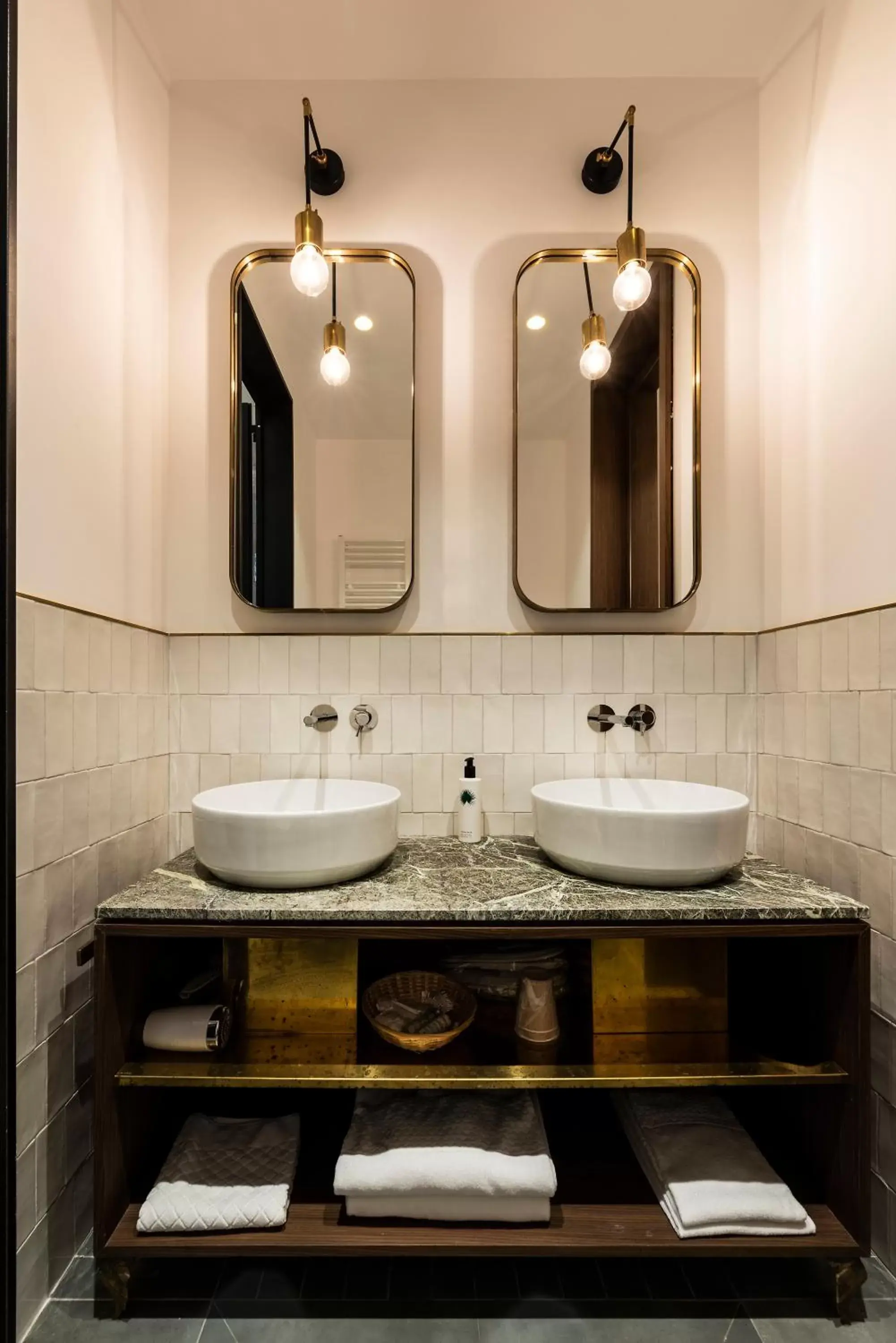 Bathroom in Horti 14 Borgo Trastevere Hotel