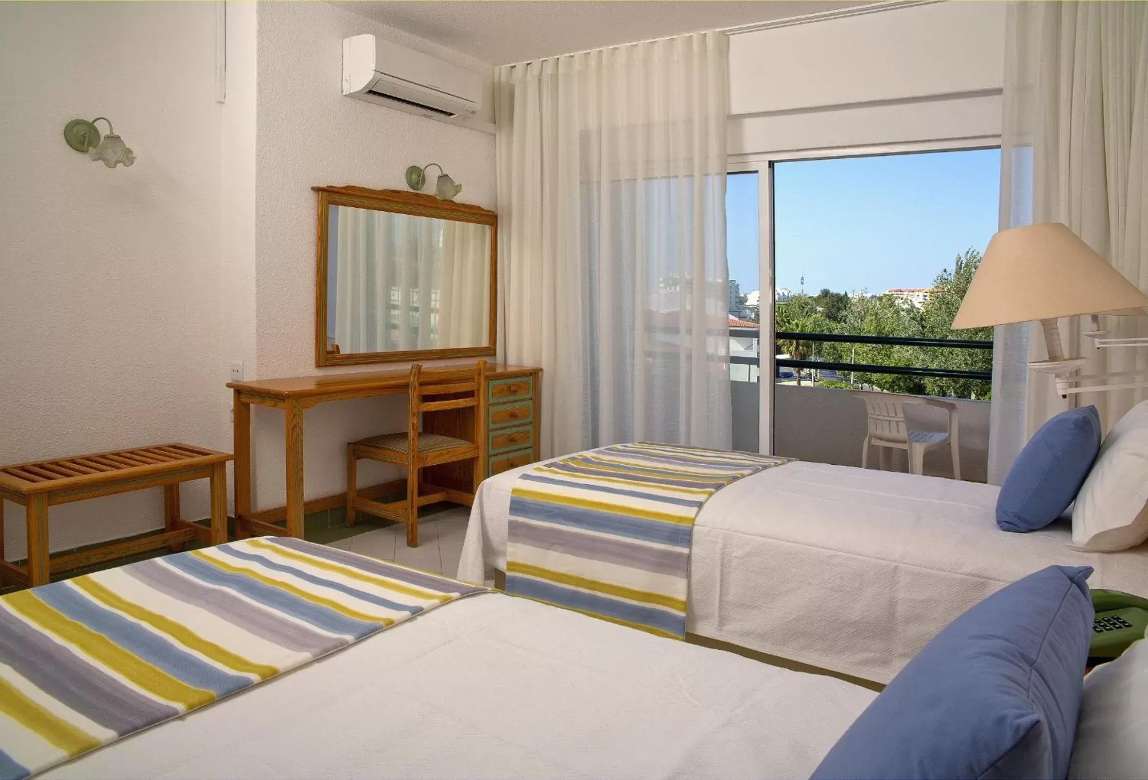 Bedroom, Bed in Ourabay Hotel Apartamento - Art & Holidays