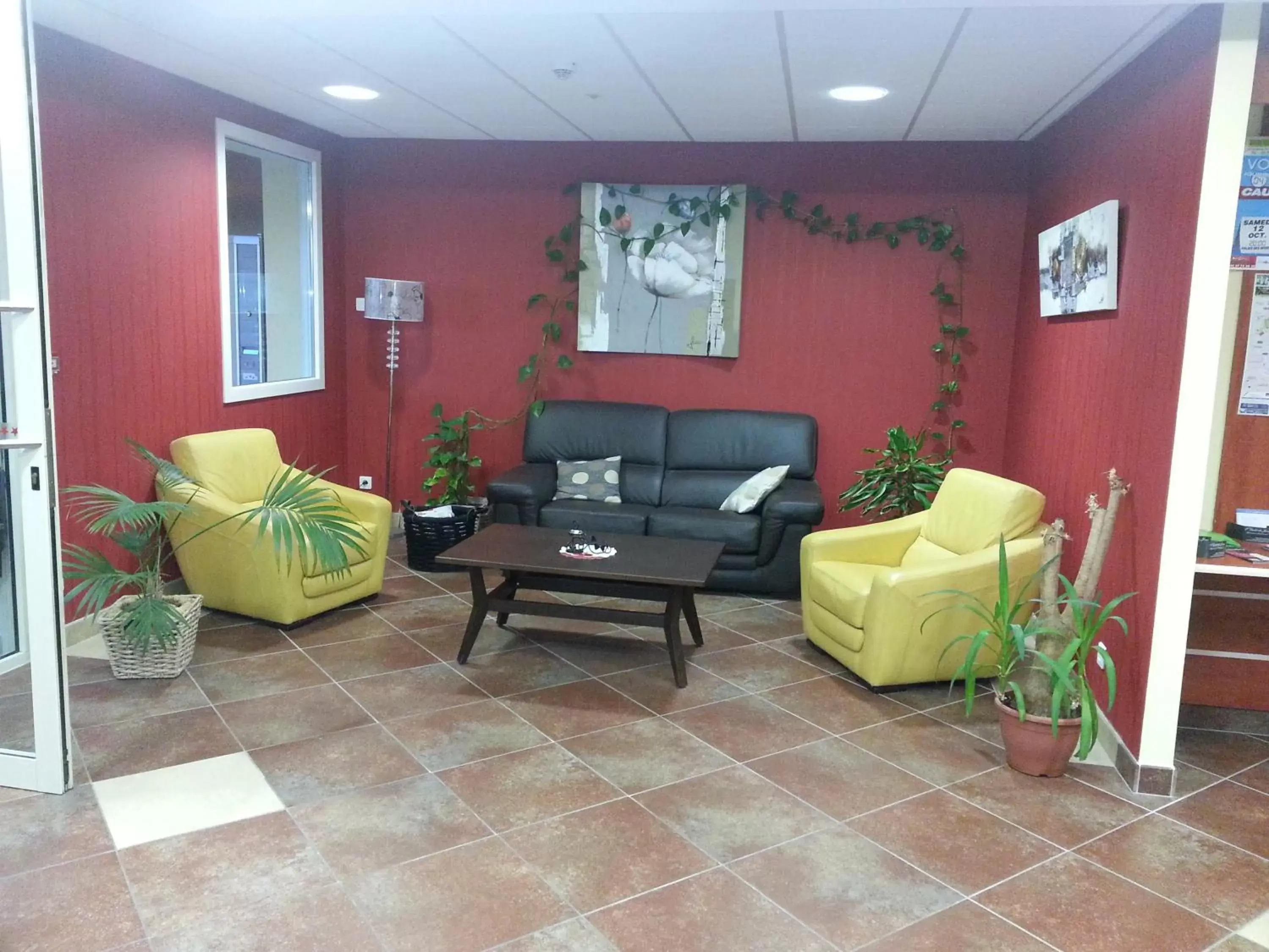 Lounge or bar, Lobby/Reception in Hôtel Akena City Caudry