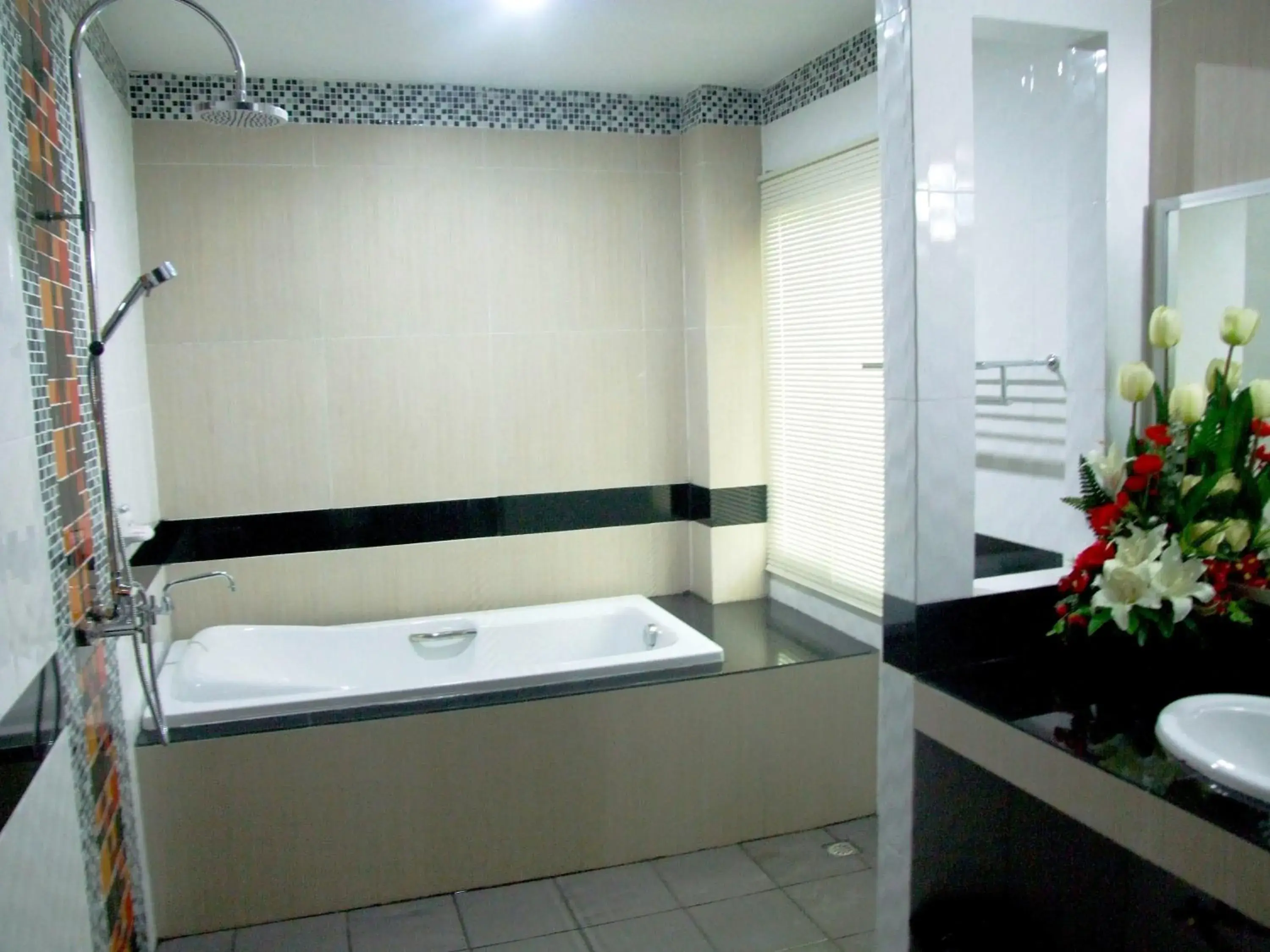 Bathroom in Rueanrimnam Hotel