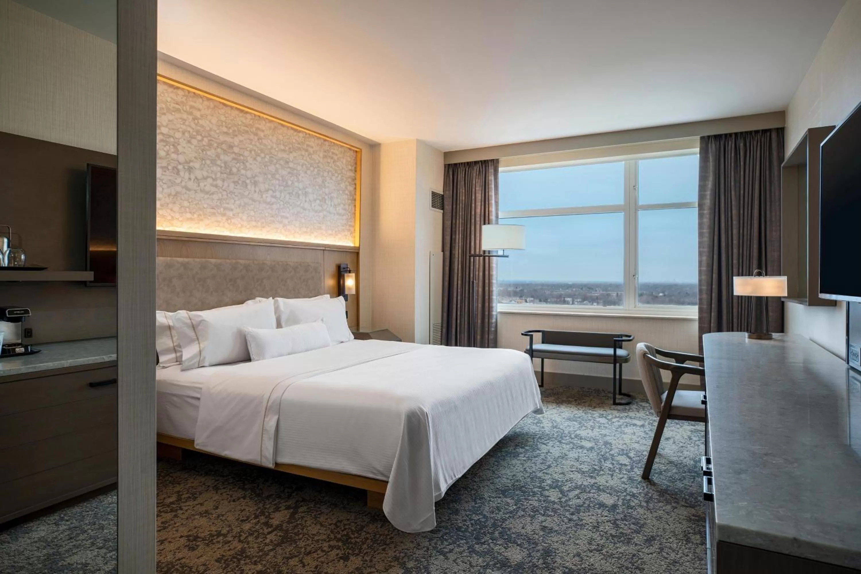 Photo of the whole room, Bed in The Westin Chicago Lombard