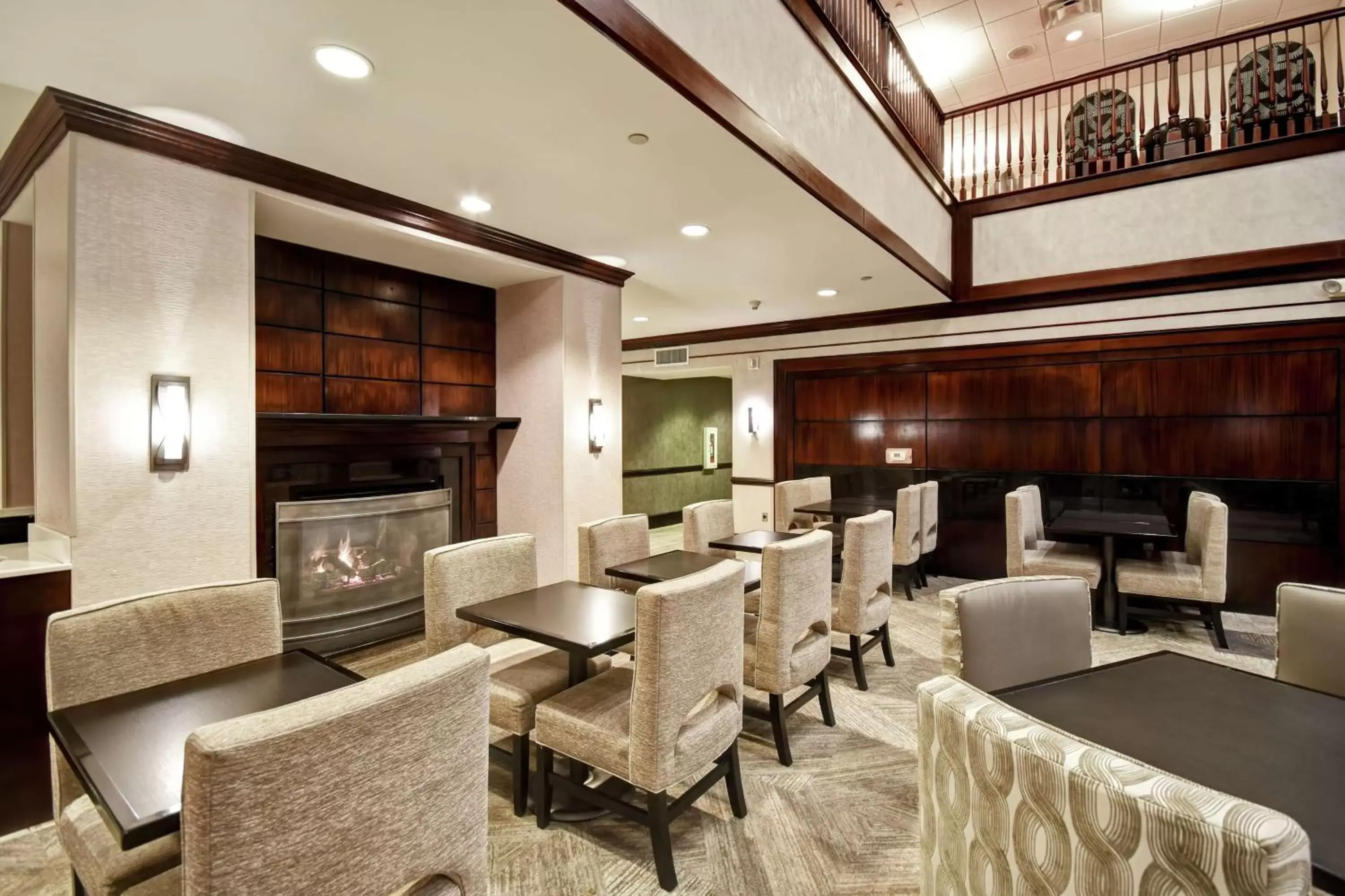 Lobby or reception, Lounge/Bar in Homewood Suites by Hilton Chester