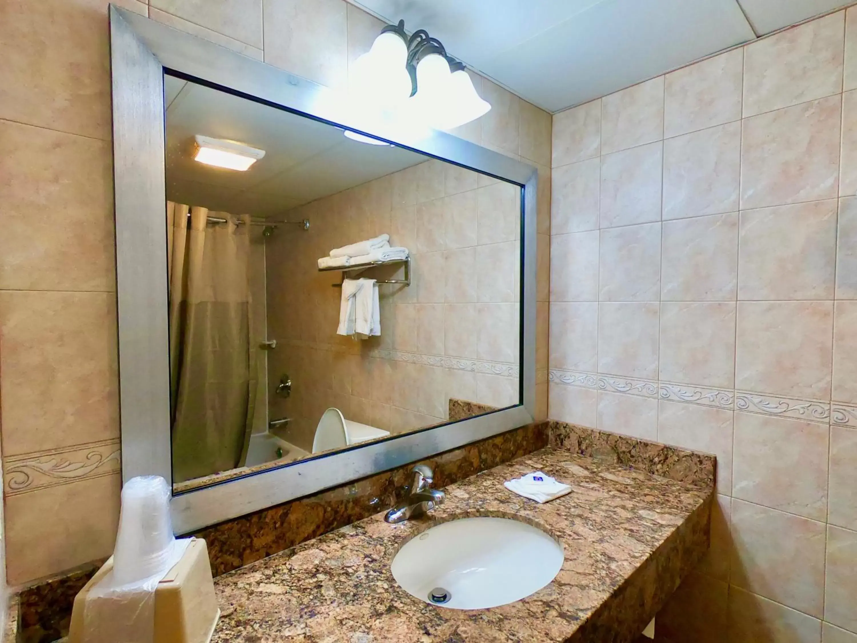 Bathroom in Motel 6-Levittown, PA - Bensalem